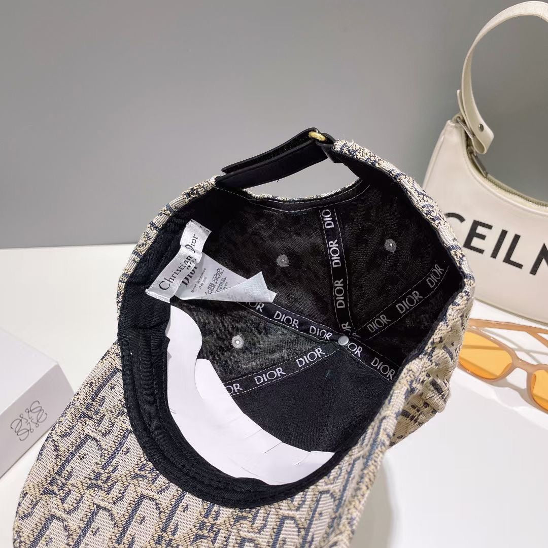 迪D家-新款經典老花刺繡棒球帽 米色