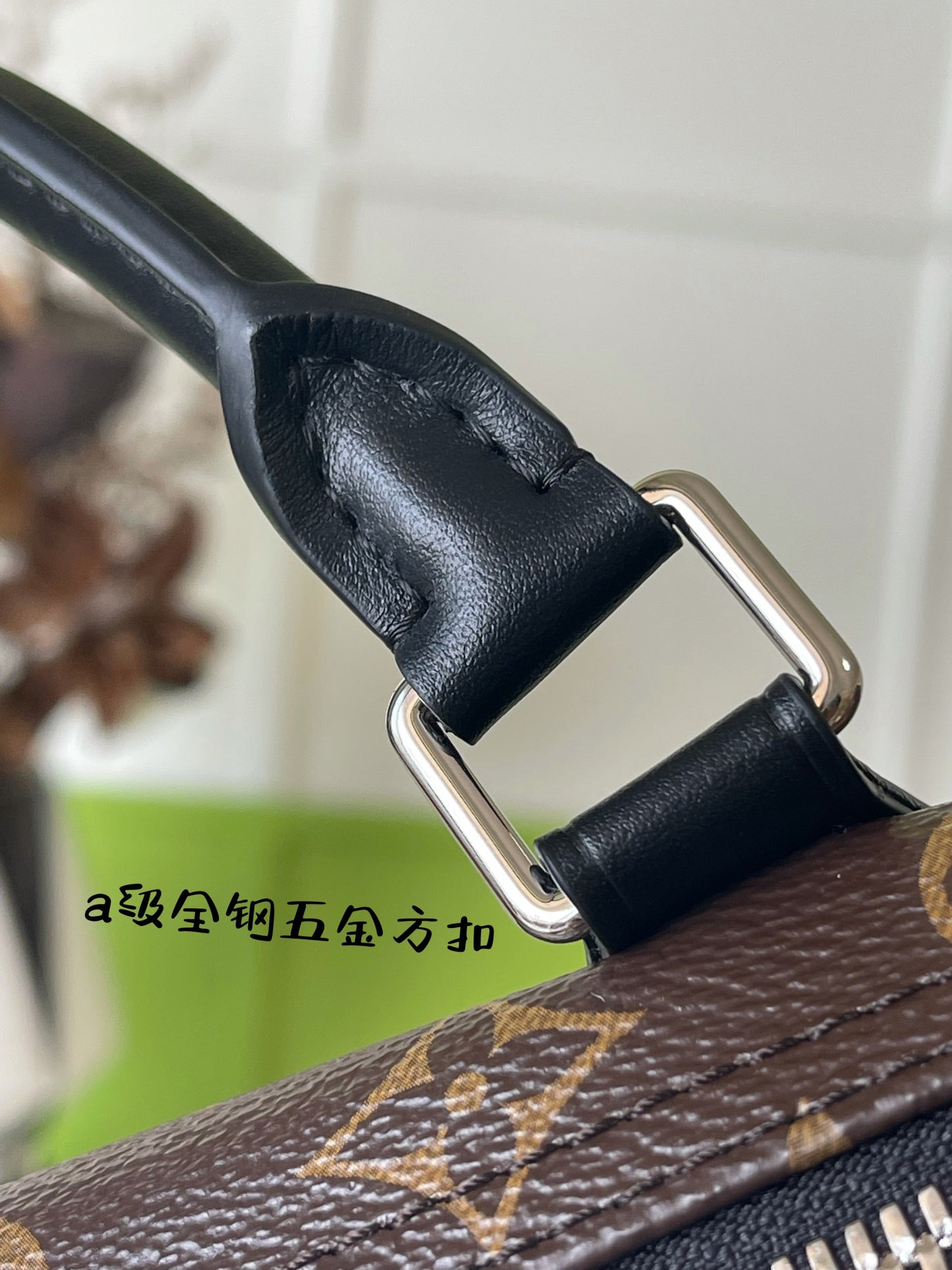 路L家-M12243 𝐒𝐏𝐄𝐄𝐃𝐘 𝐒𝐎𝐅𝐓 𝟑𝟎 𝐃𝐀𝐑𝐊 動態晶片黑手袋 棕色