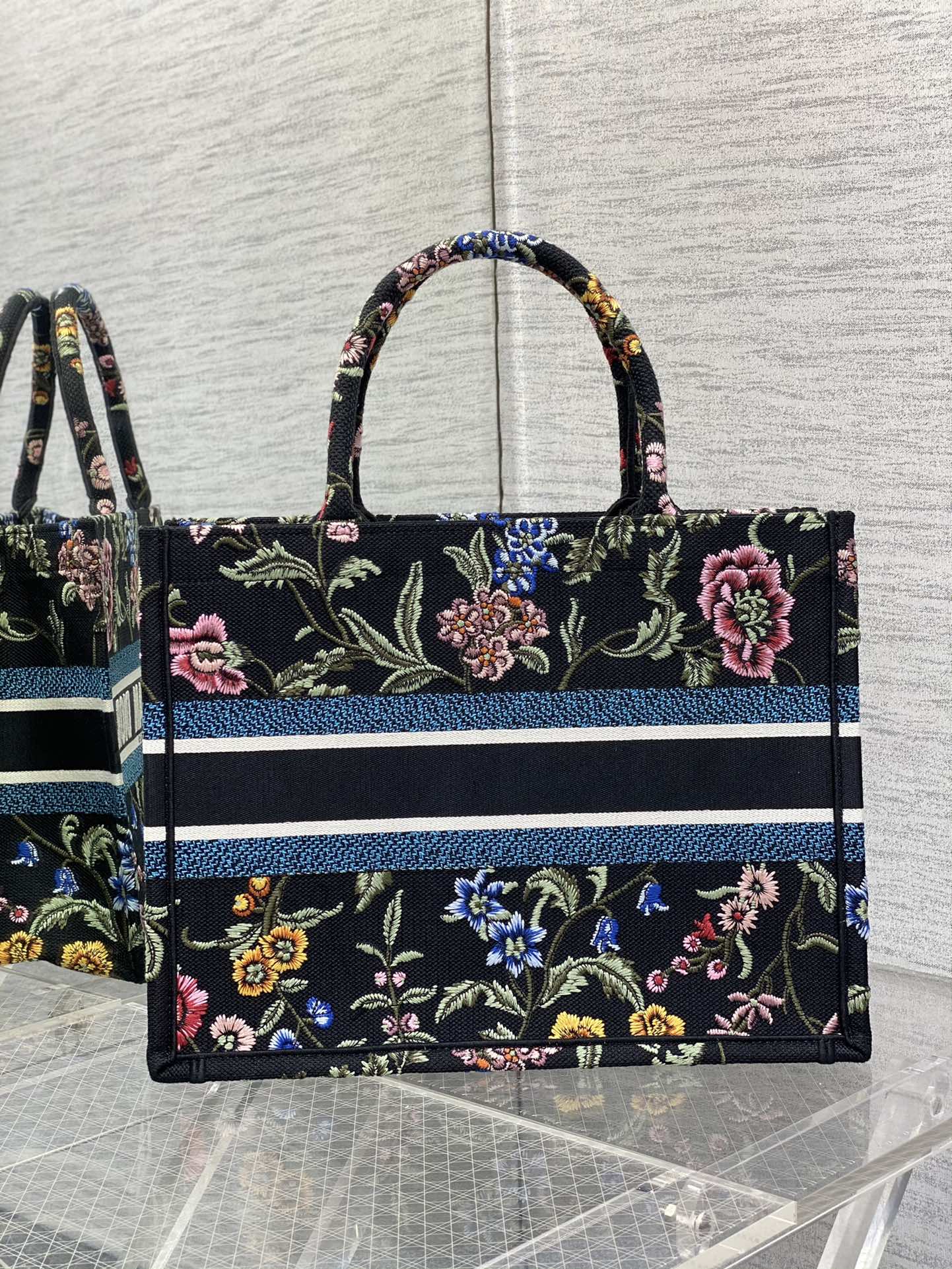 迪D家 Book Tote 刺繡字母黑色 中號36.5cm