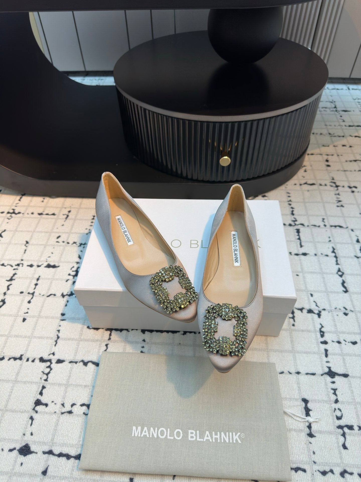 Manolo Blahnik-2024 平底鞋 奶茶色