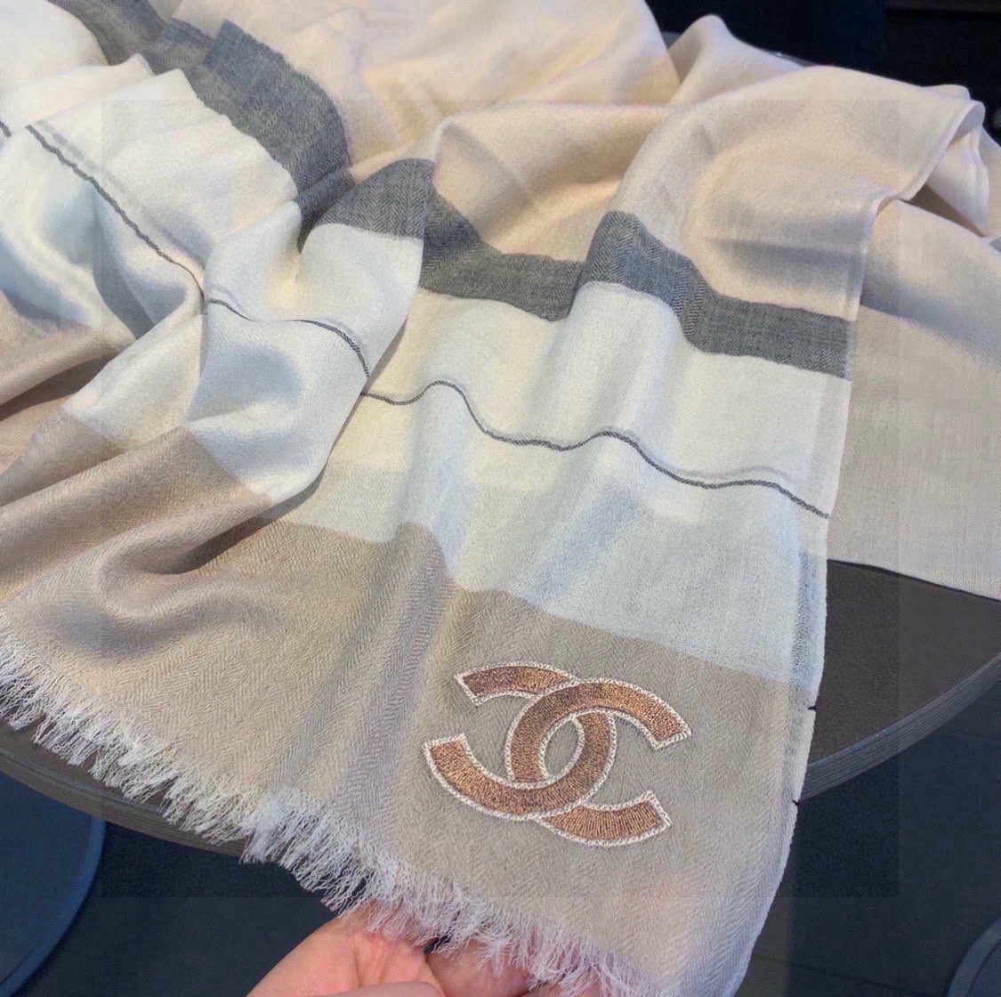 小香家-2024拼色logo針織圍巾 棕色