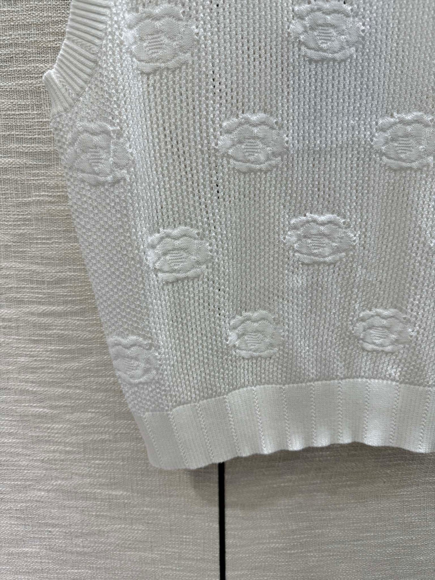 小香家-2403 山茶花鏤空針織背心 白色