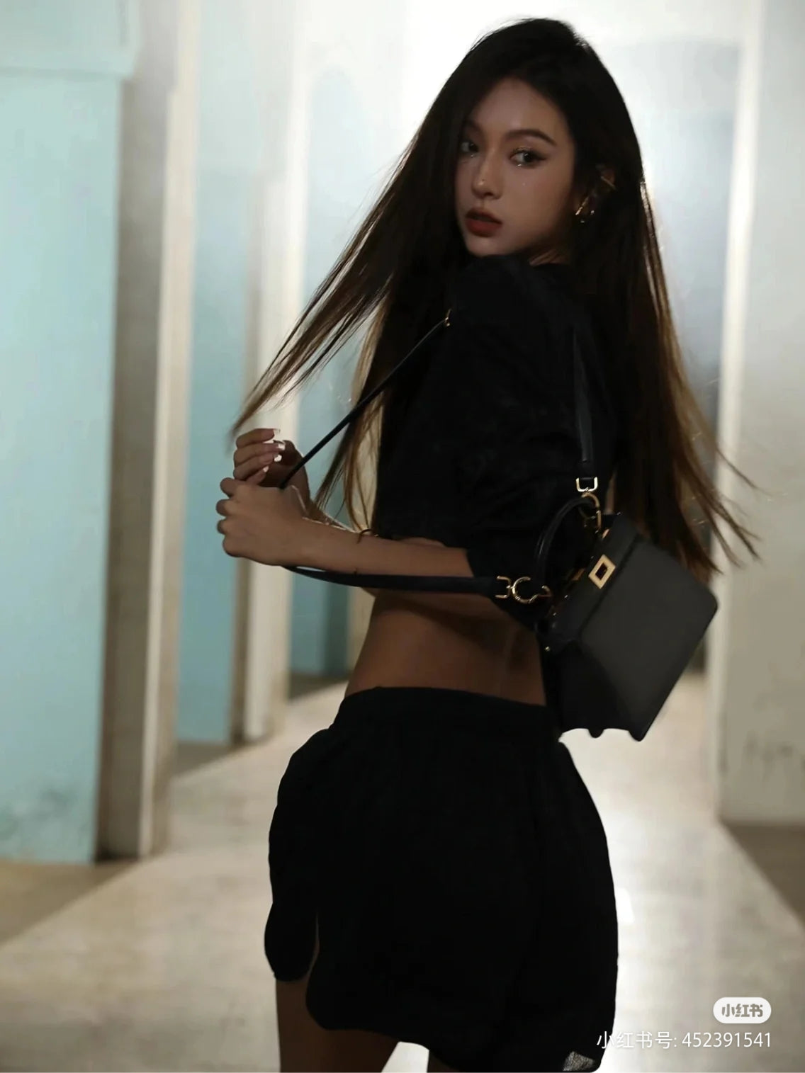 芬F家-Peekaboo I See U 小號 黑色 上身圖