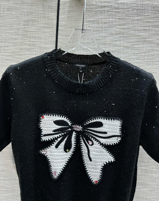 小香家-2403 刺繡蝴蝶結圖案針織短袖 黑色