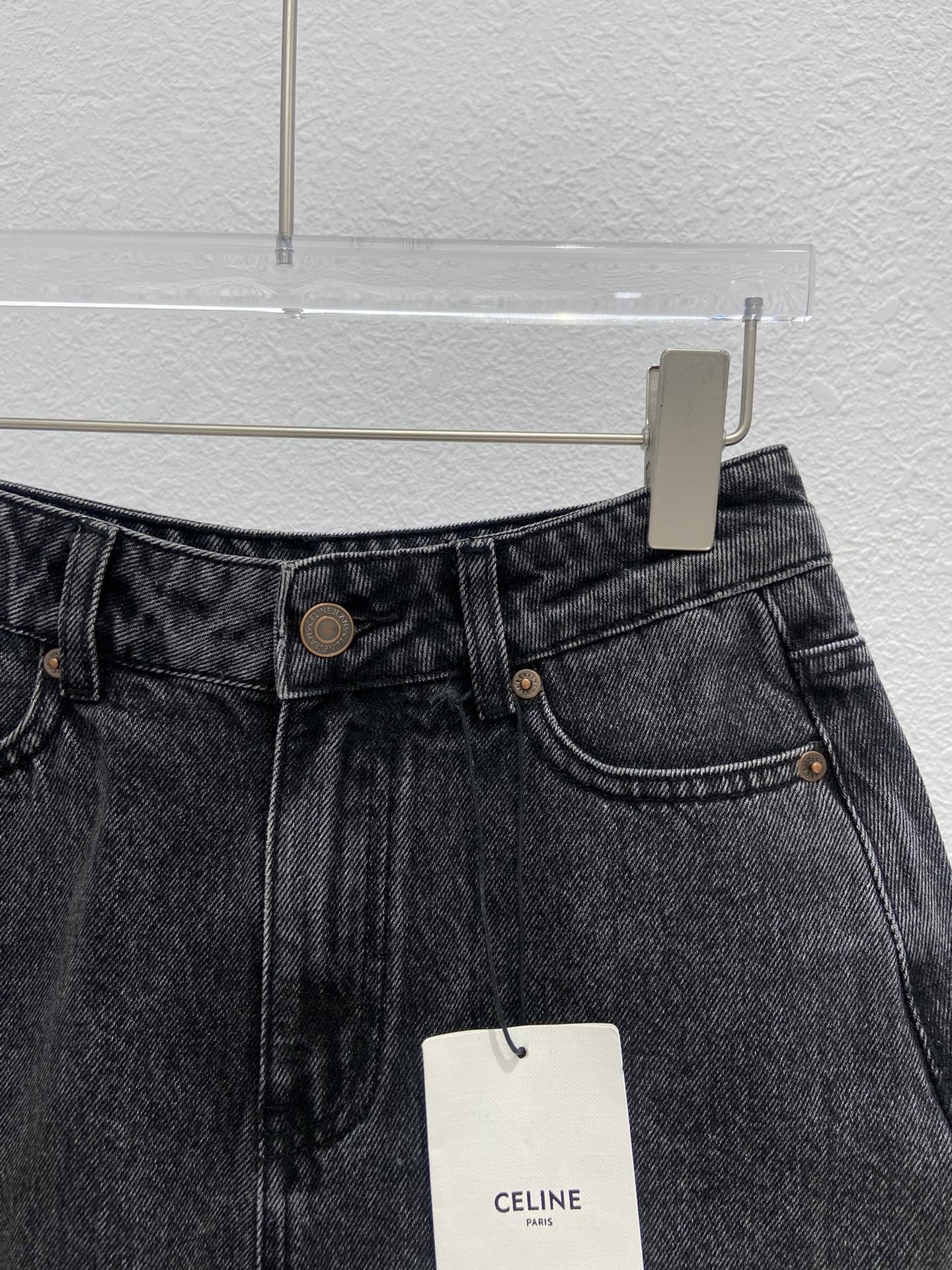 賽C家-2404 後袋刺繡牛仔短褲 黑色