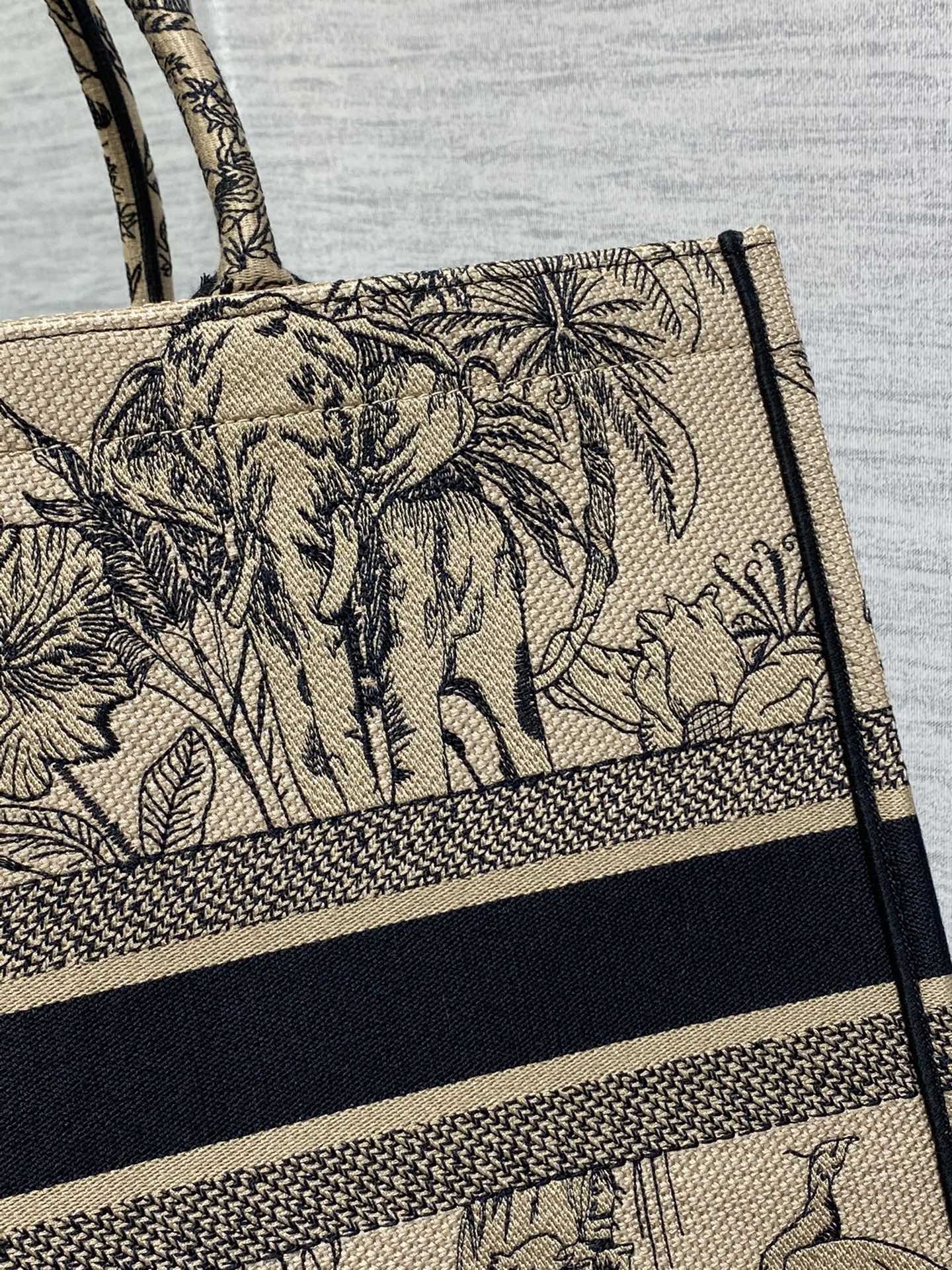 迪D家-Book Tote 2023春夏系列 老虎刺繡 杏色 大號