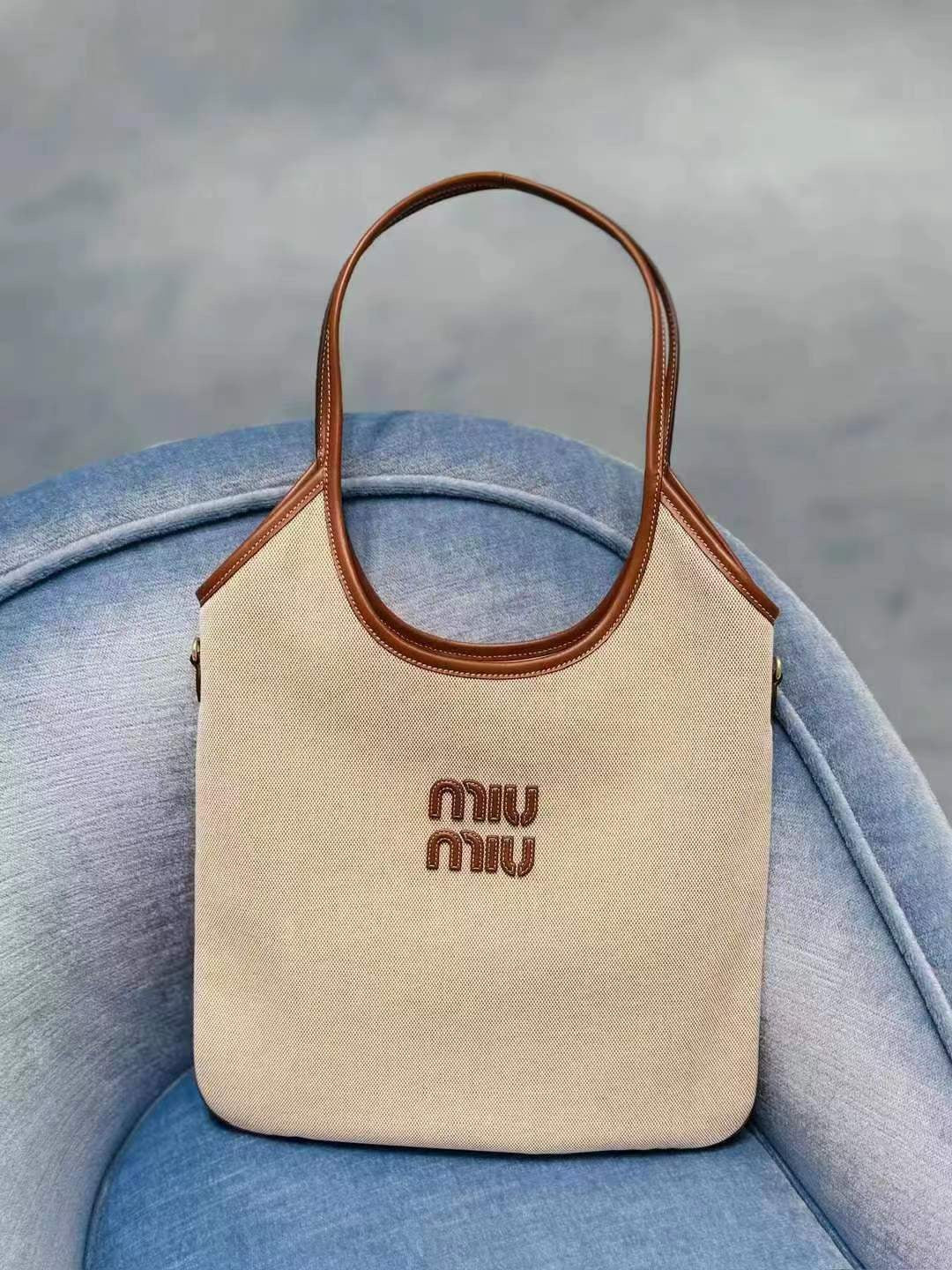 穆M家-Ivy hobo 包上身分享 帆布拼牛皮