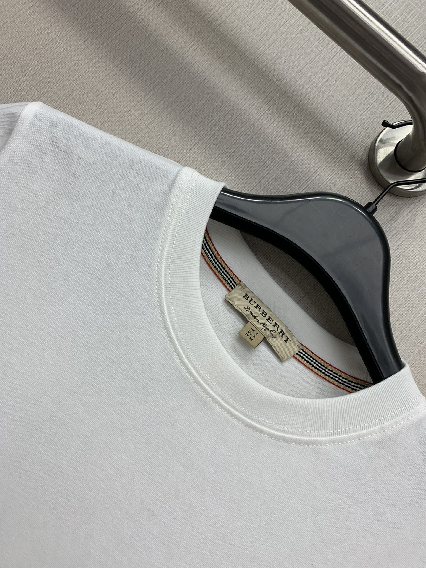 巴B家-2403 24早春新款經典格子繡馬TEE 白色