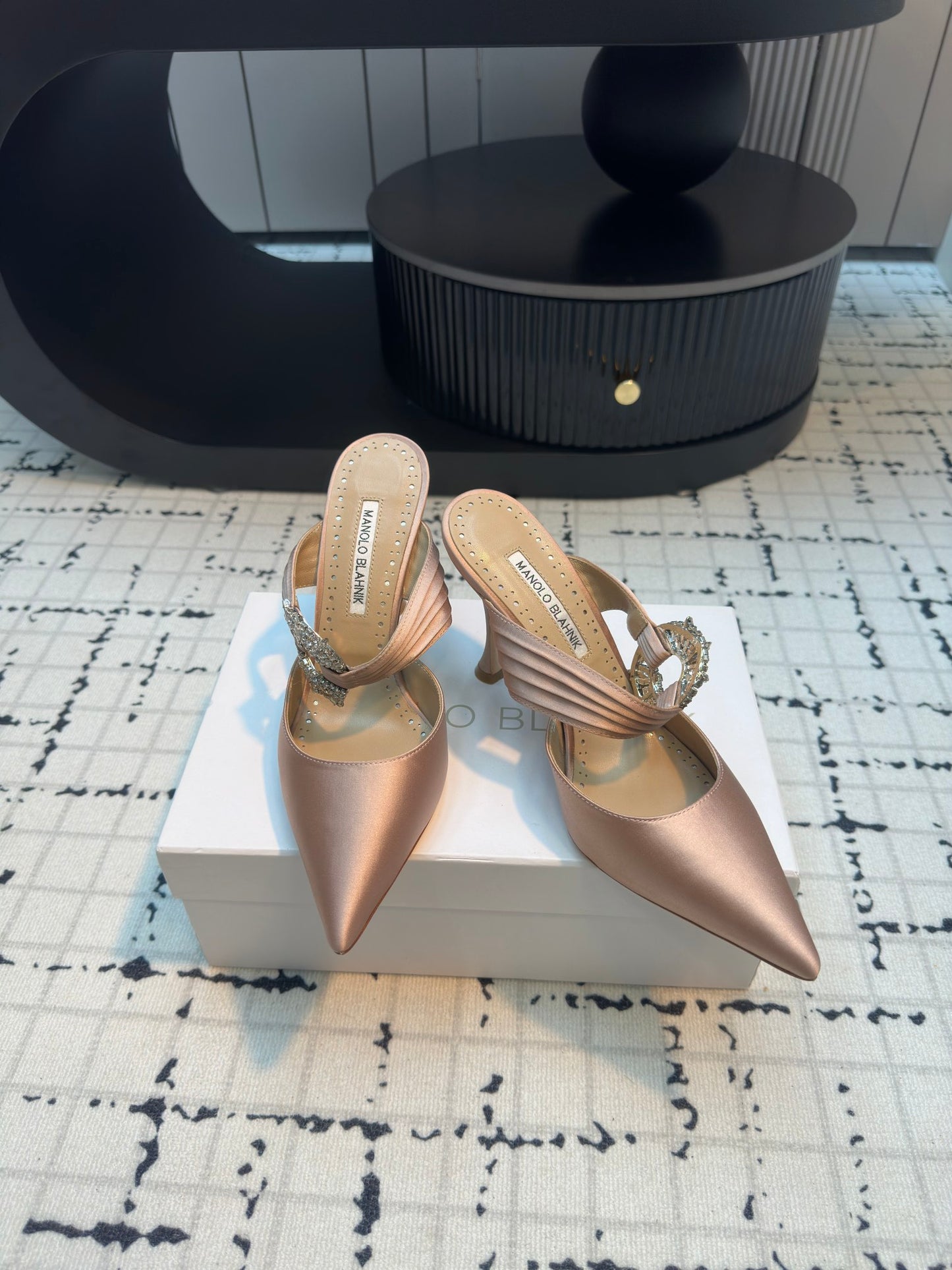 Manolo Blahnik-2024 尖頭高跟鞋 杏色
