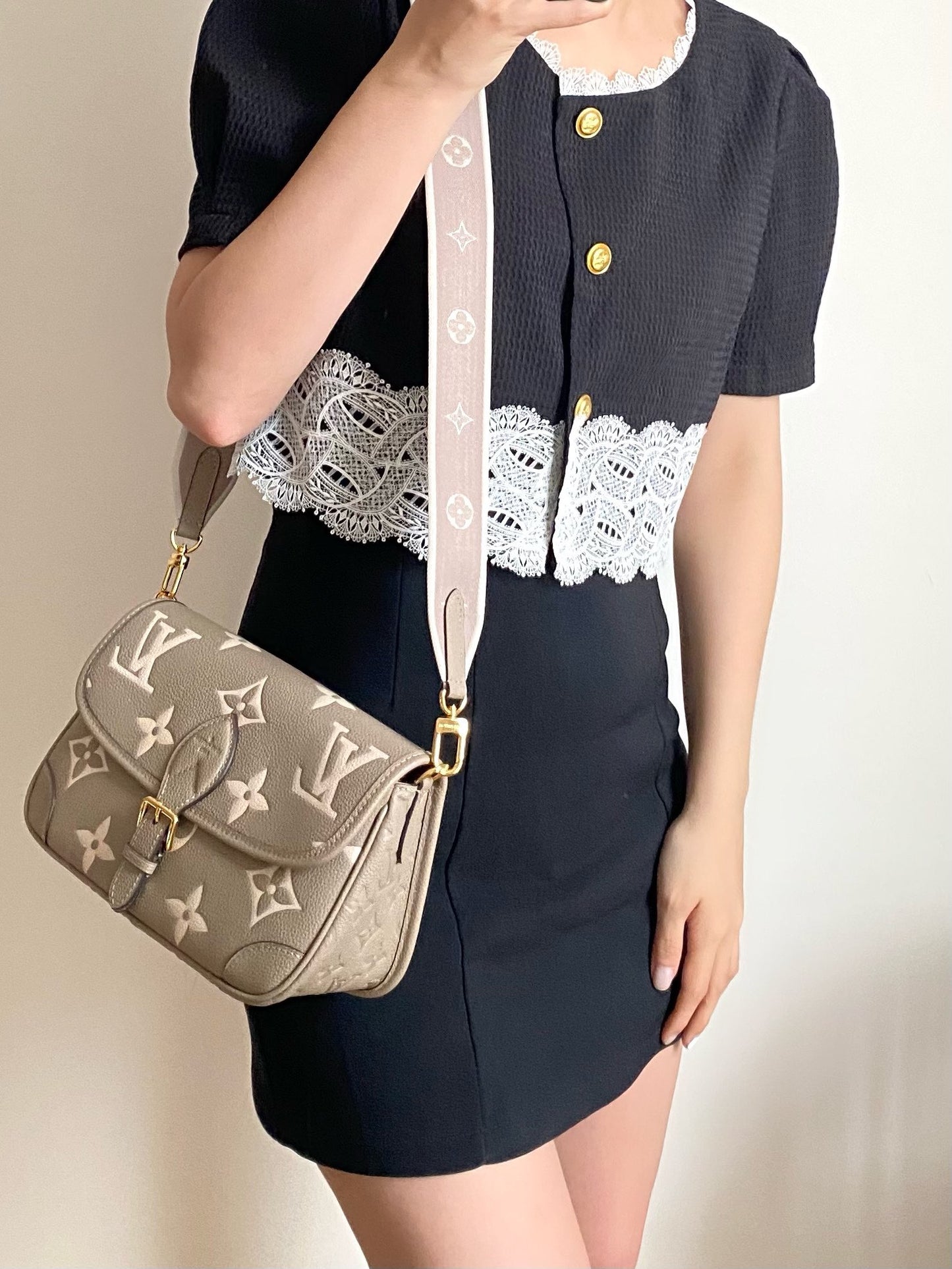 M46583 路L家-Diane法棍包 肩背斜跨包 斑鳩灰