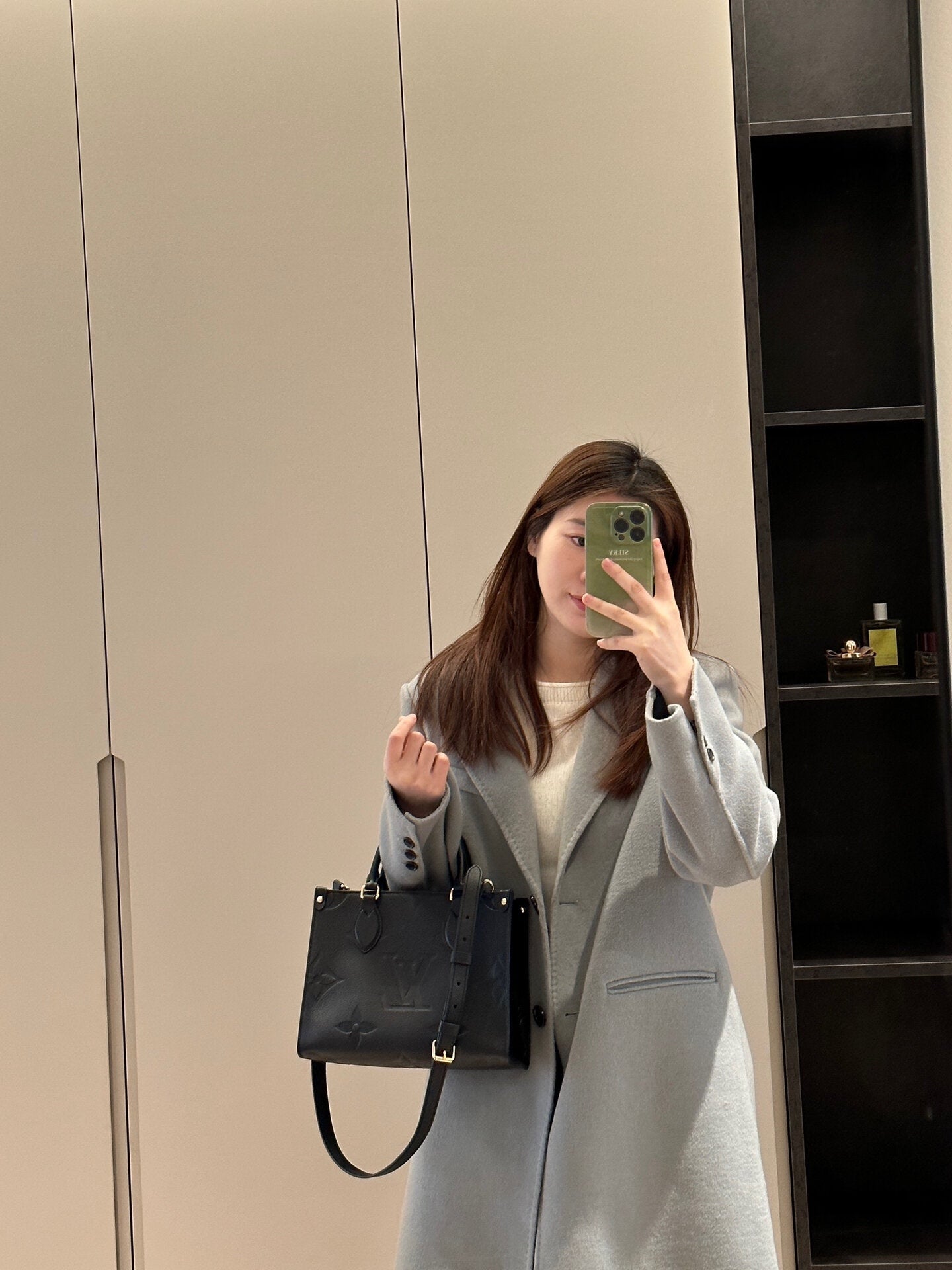 M45653 路L家-OnTheGo PM 斜跨手提包 黑色