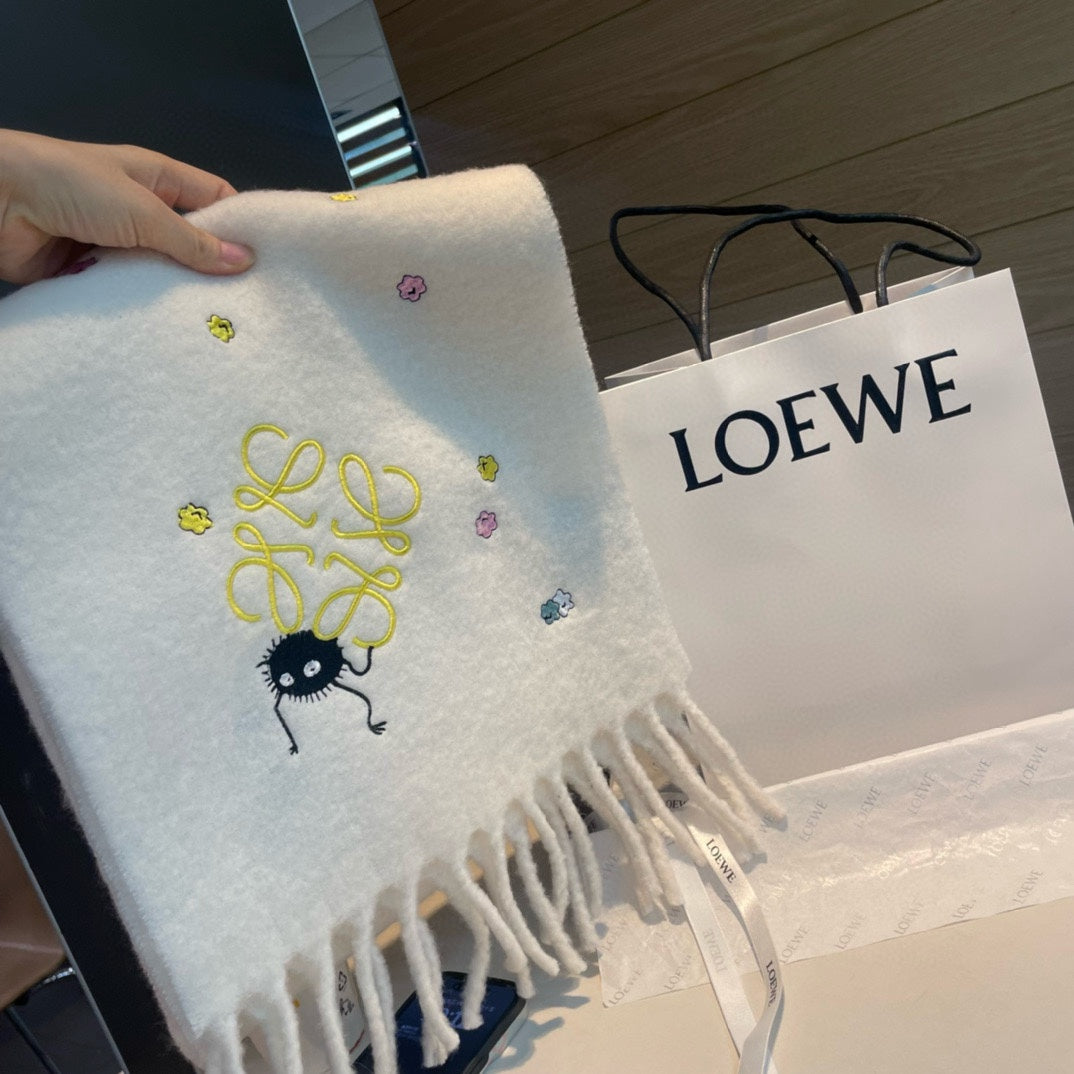 羅L家-2024龍貓聯名刺繡毛絨圍巾 白色