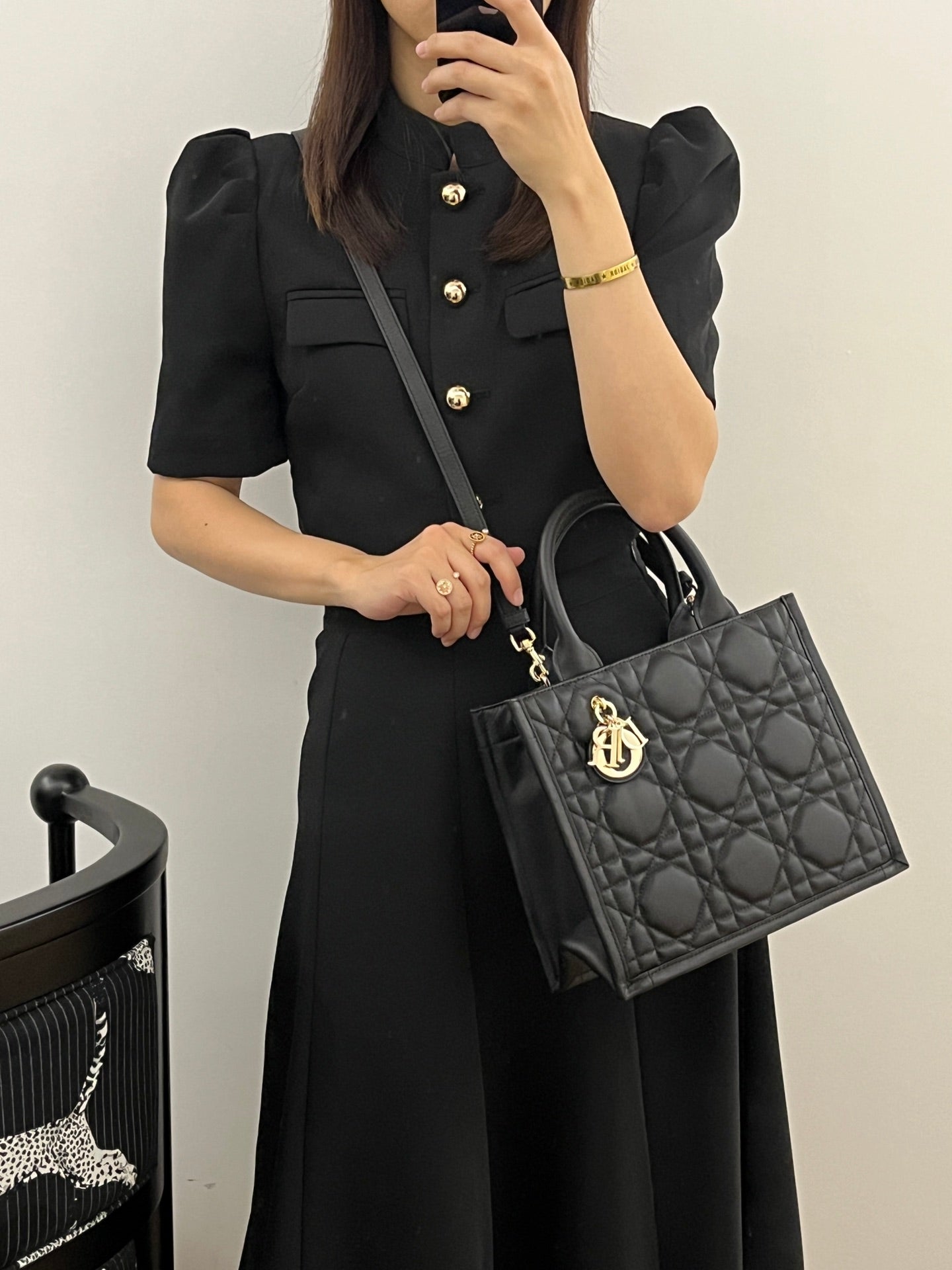 熱銷款 迪D家-2024春夏系列 Book Tote  菱格紋牛皮 黑色 小號