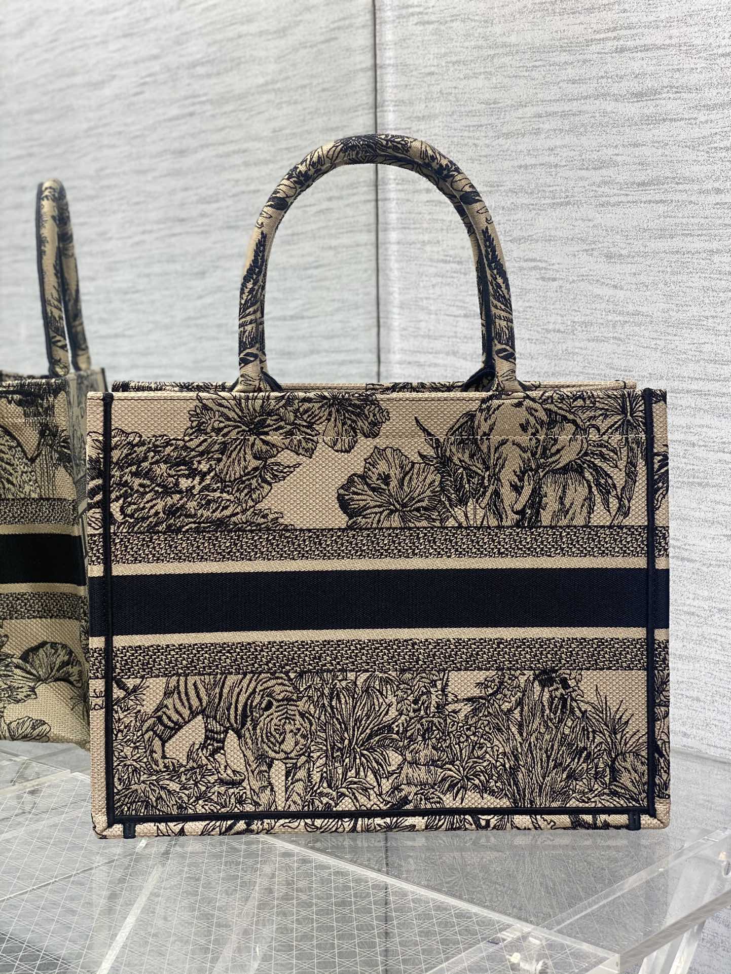 迪D家-Book Tote 2023春夏系列 老虎刺繡 杏色 中號