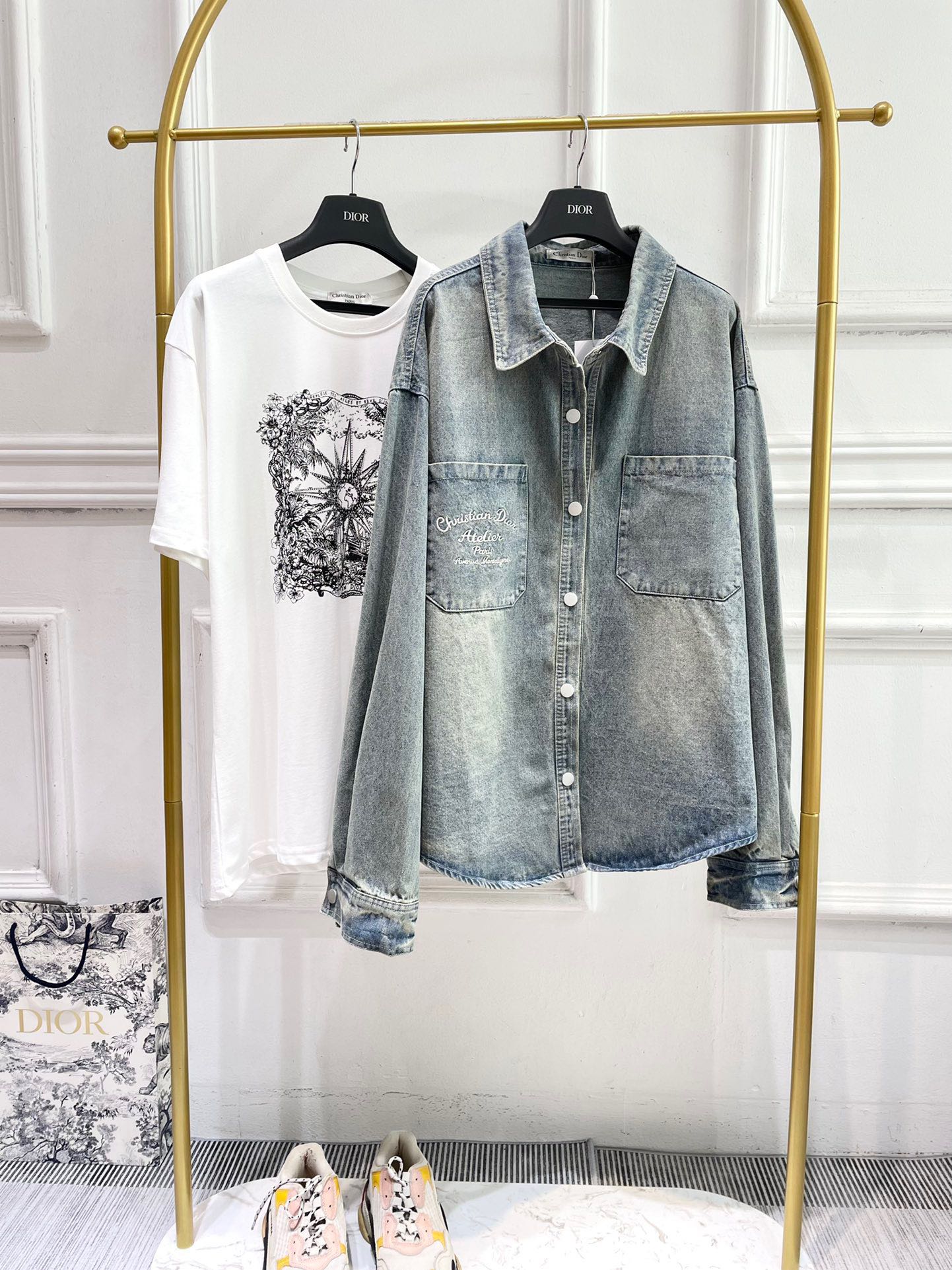 迪D家-2403 刺繡牛仔襯衫外套燙鑽短袖Tee套裝