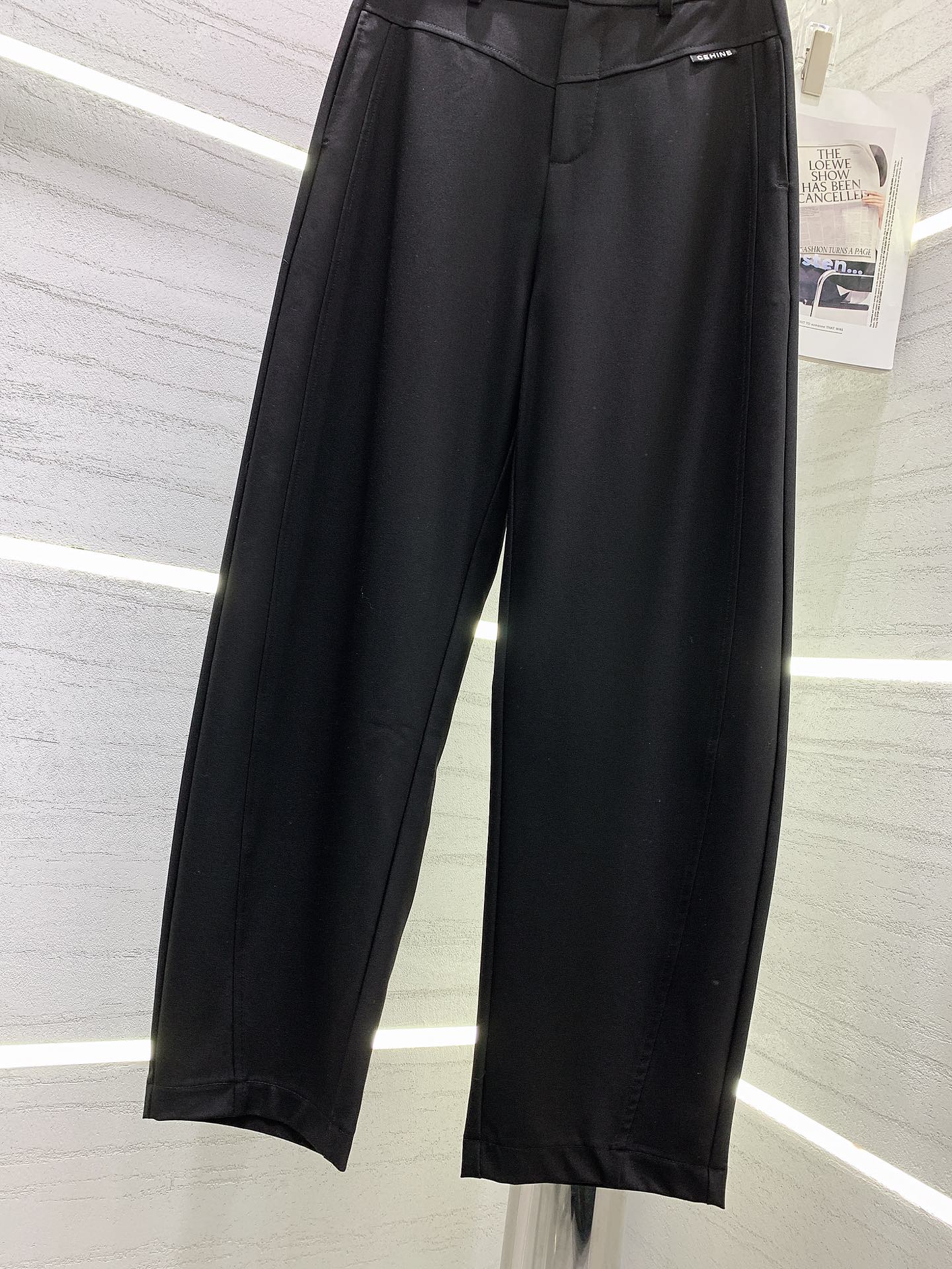 賽C家-2403 新款簡約銜接邊彎刀型西裝褲
