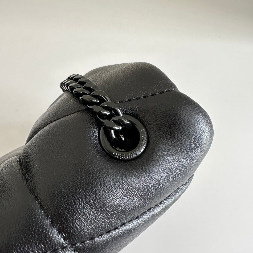聖Y羅-Loulou Puffer 23cm 絎縫小羊皮雲朵包 黑色黑扣