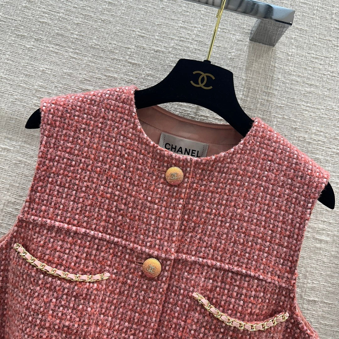 小香家-2403 24早春新品春日粉手工穿織帶金屬鏈條元素設計馬甲外套