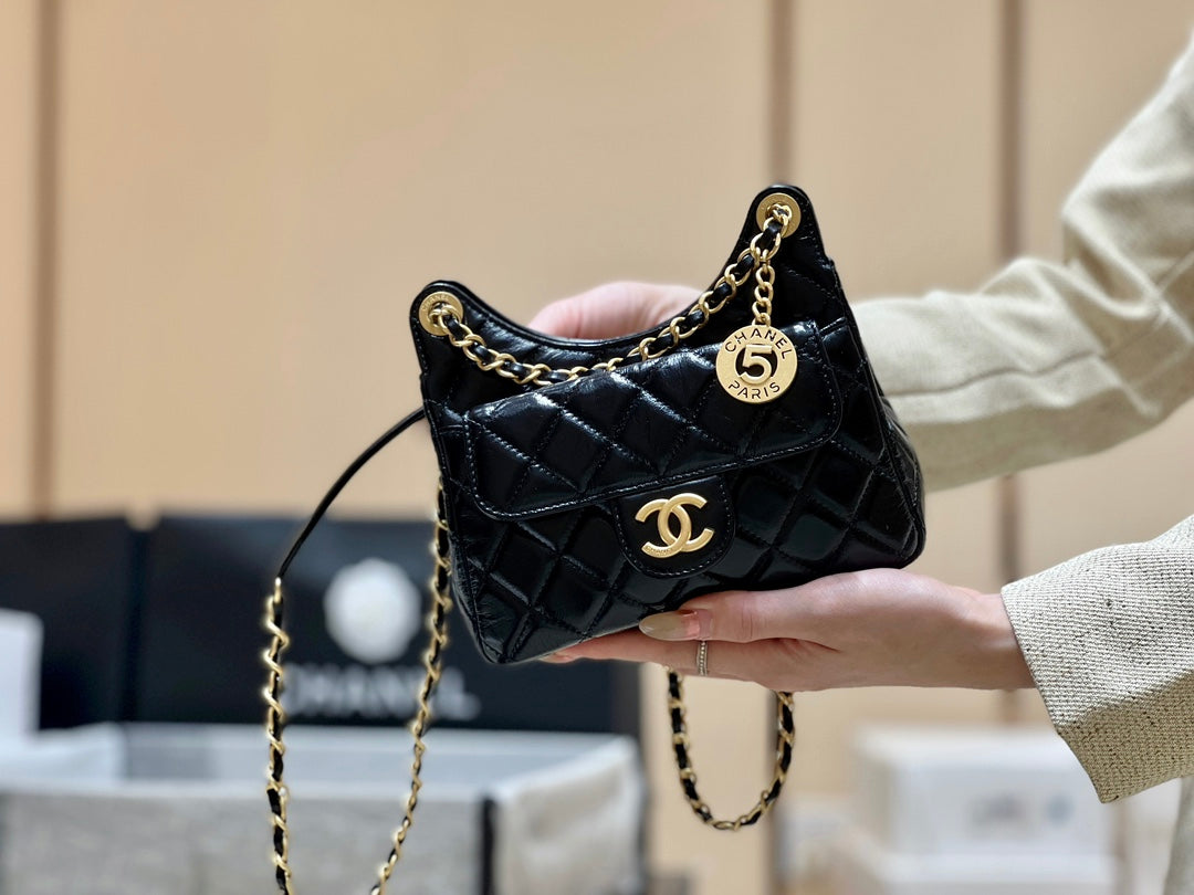 小香家-Chanel Hobo 23c早春款 油蠟皮黑色 小號