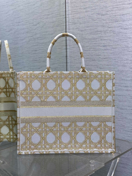 迪D家-2024春夏系列 Book Tote 經典的菱形格 白金色 大號