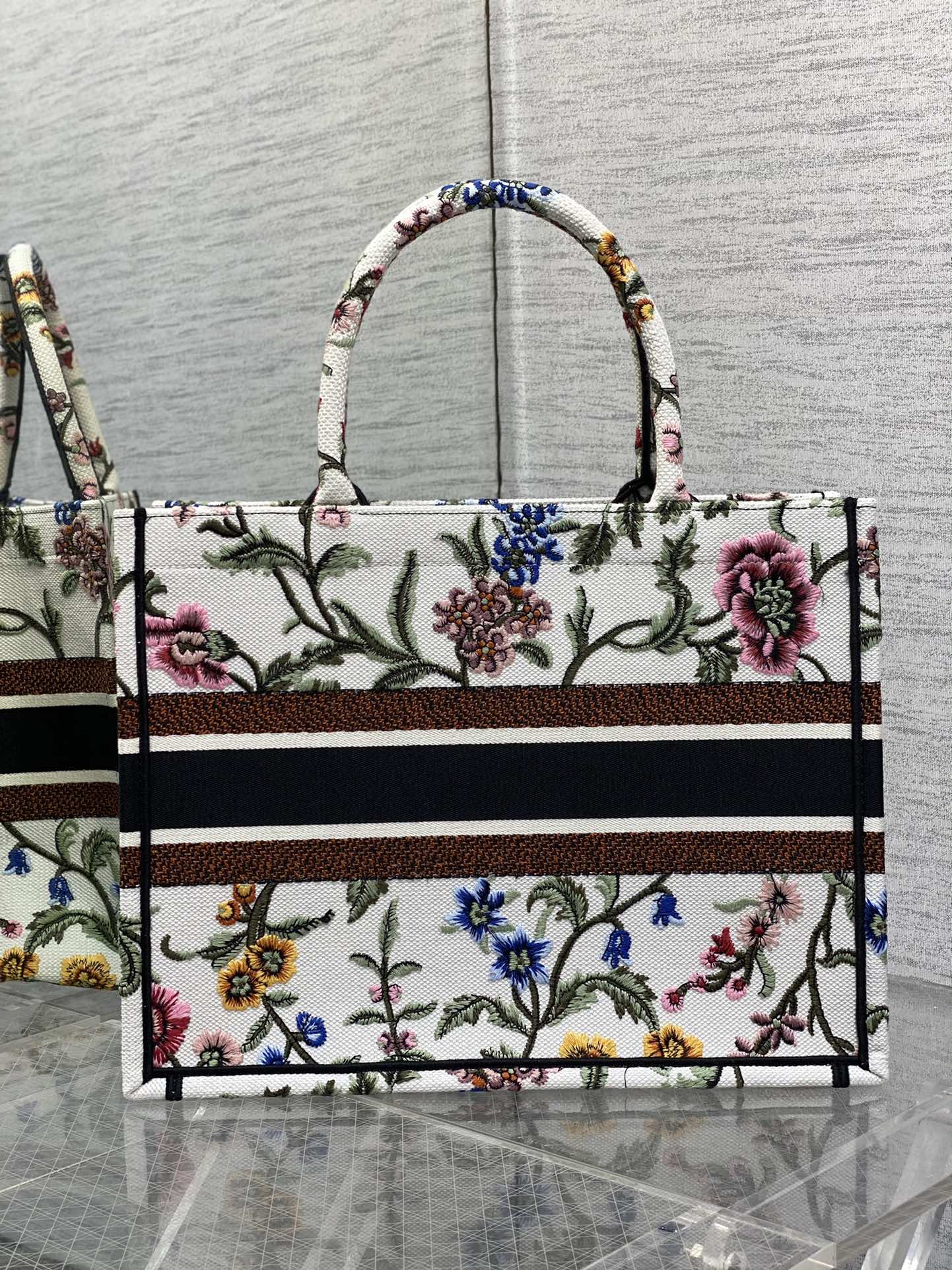 迪D家 Book Tote 刺繡字母白花 中號36.5cm