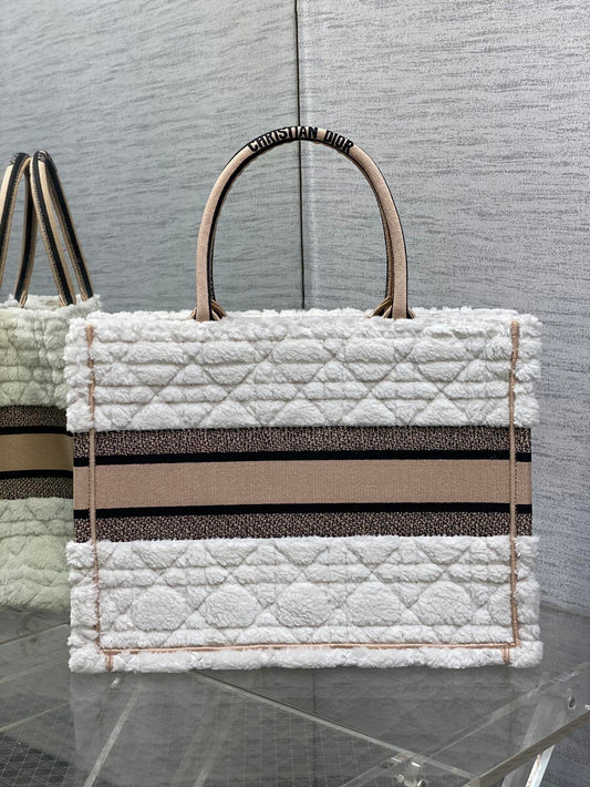 迪D家-Book Tote 2023秋冬毛毛系列 白杏色 中號