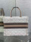 迪D家-Book Tote 2023秋冬毛毛系列 白杏色 中號