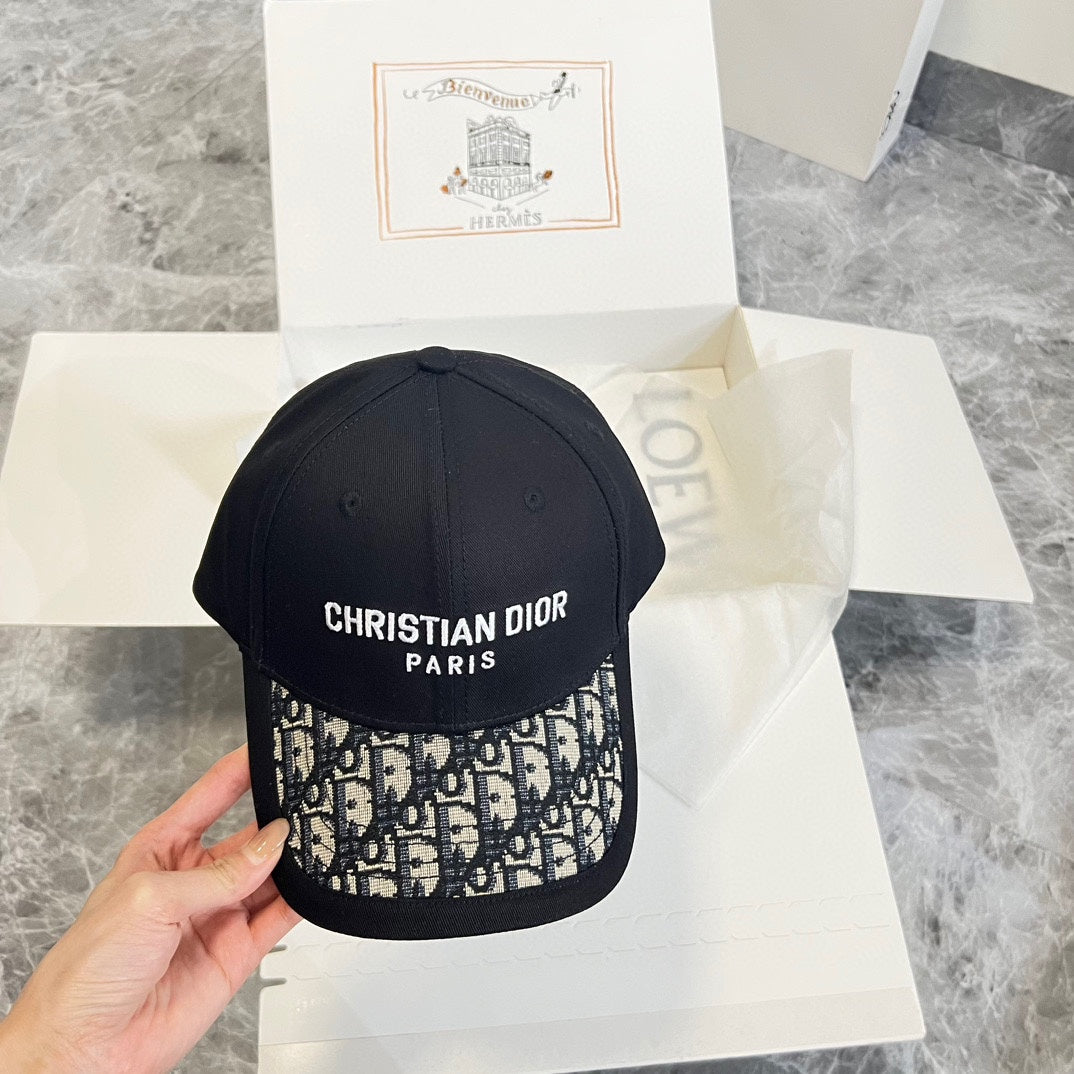 迪D家-2024早春新款重工刺繡棒球帽 黑色