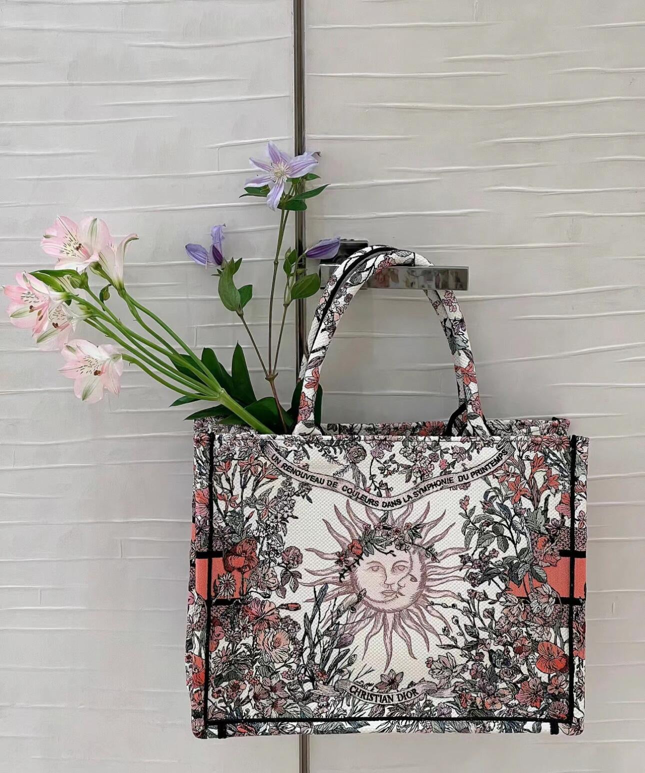 迪D家-2024春夏系列 Book Tote 太陽刺繡 白粉色 中號