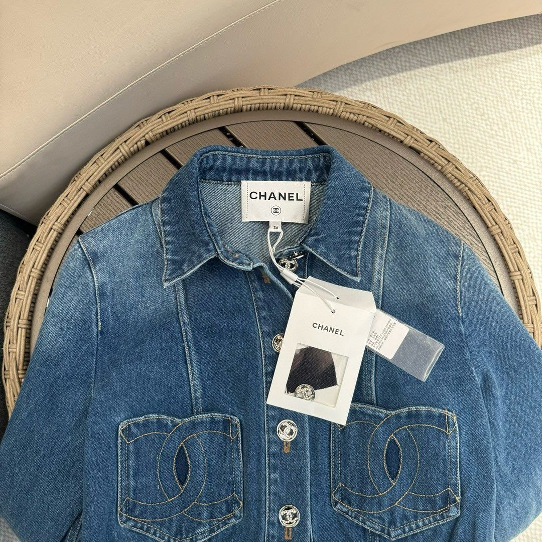 小香家-2403 雙C刺繡口袋短版牛仔夾克