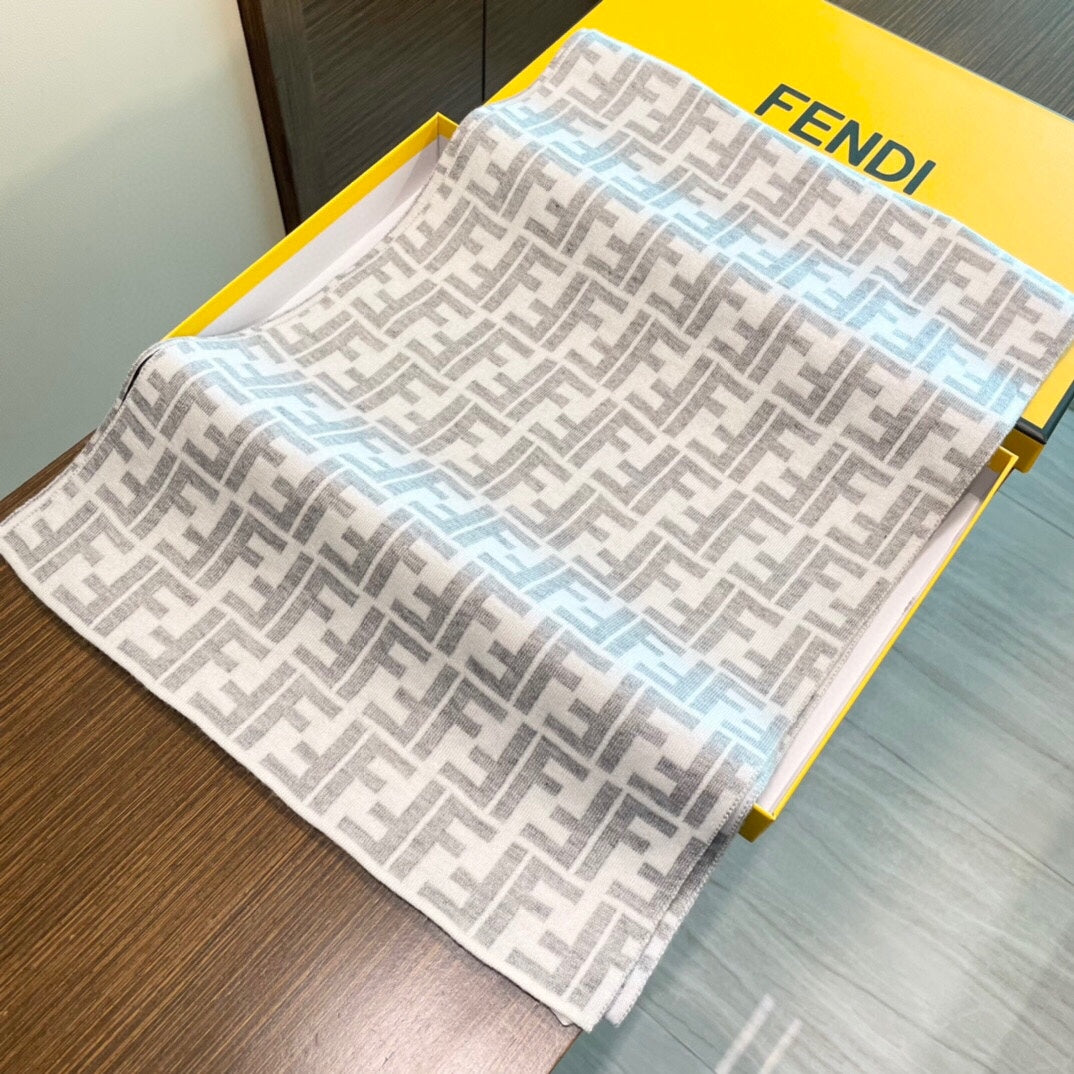 芬F家-2024LOGO滿版造型圍巾 200*32