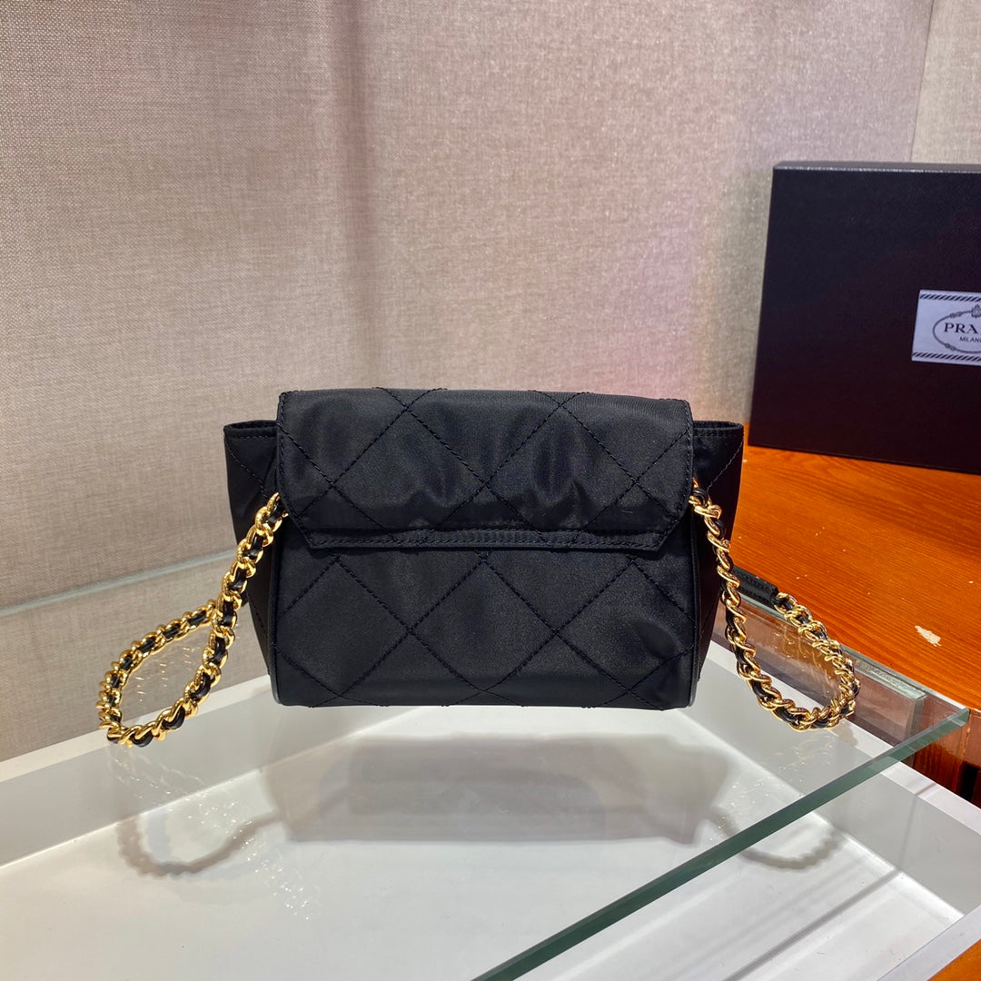 普P家-中古斜背包 黑色小號