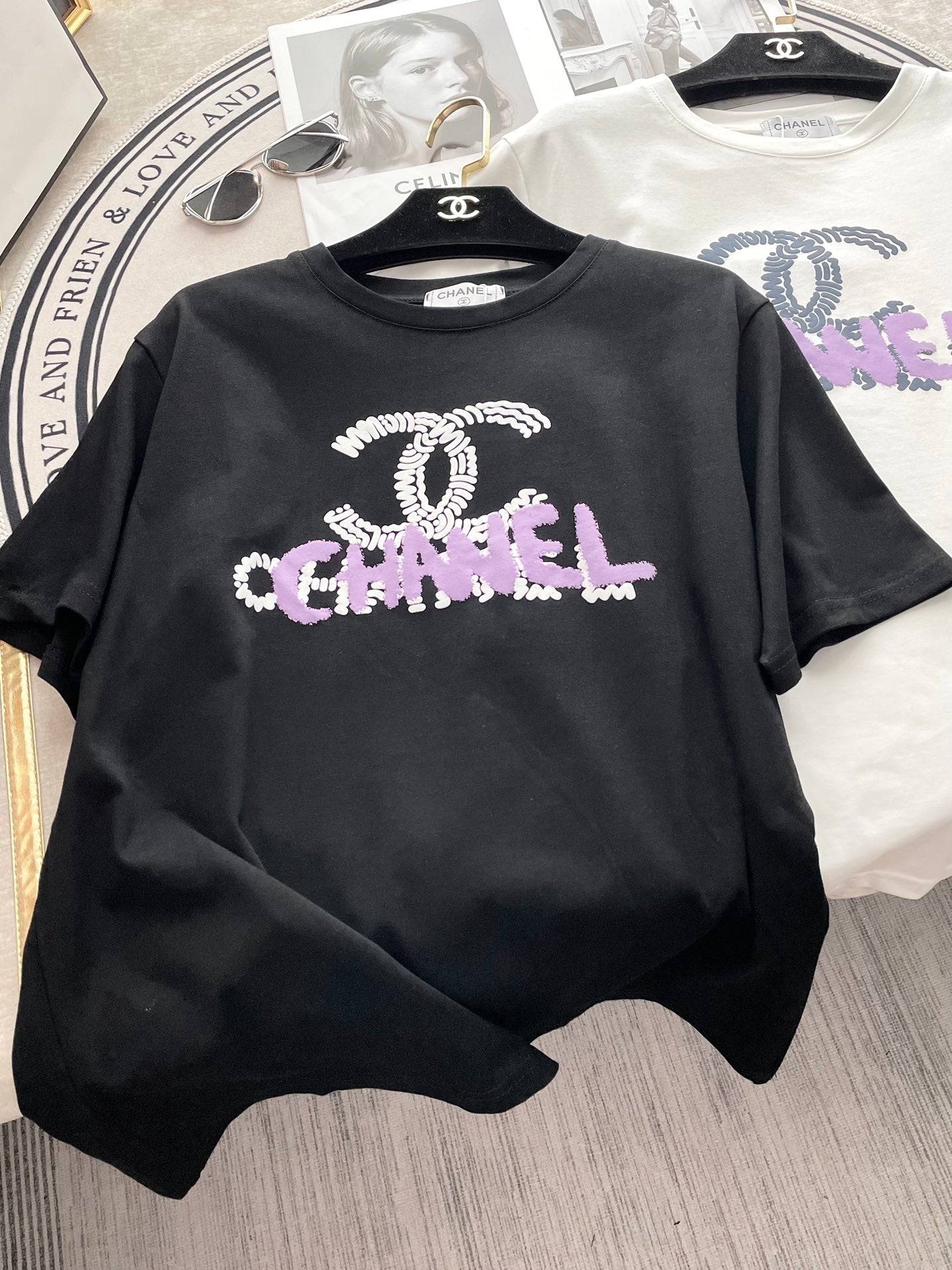 小香家-2404 重疊logo標短袖Tee 黑色