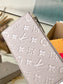 M82636 路L家- 路L家-Wallet On Chain Metis 斜跨包 白色全皮壓花