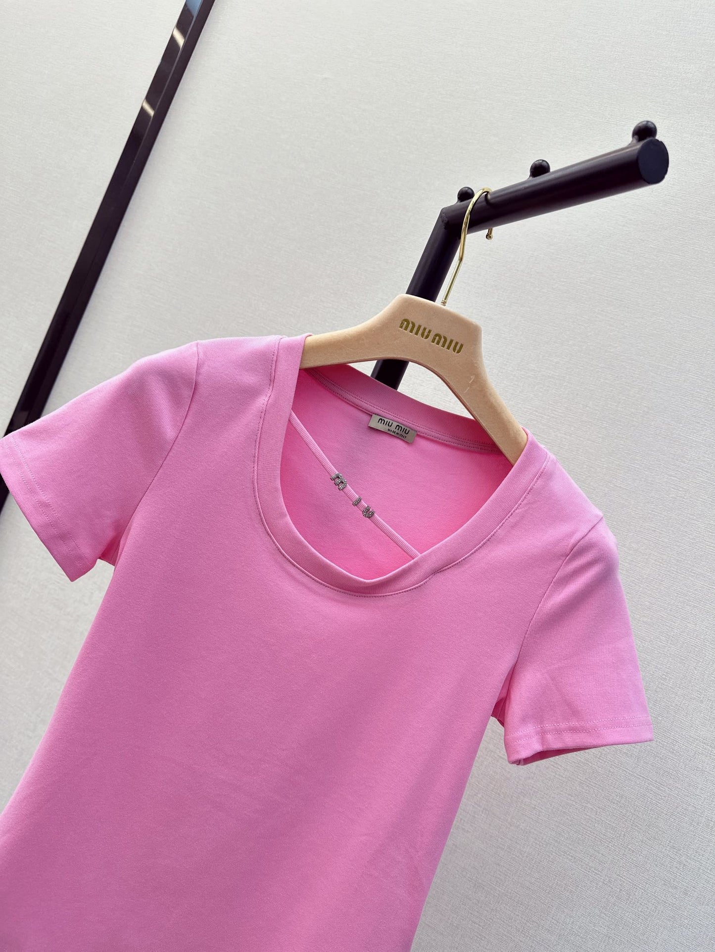 穆M家-2404 春夏最新款純欲風修身U領TEE 粉色