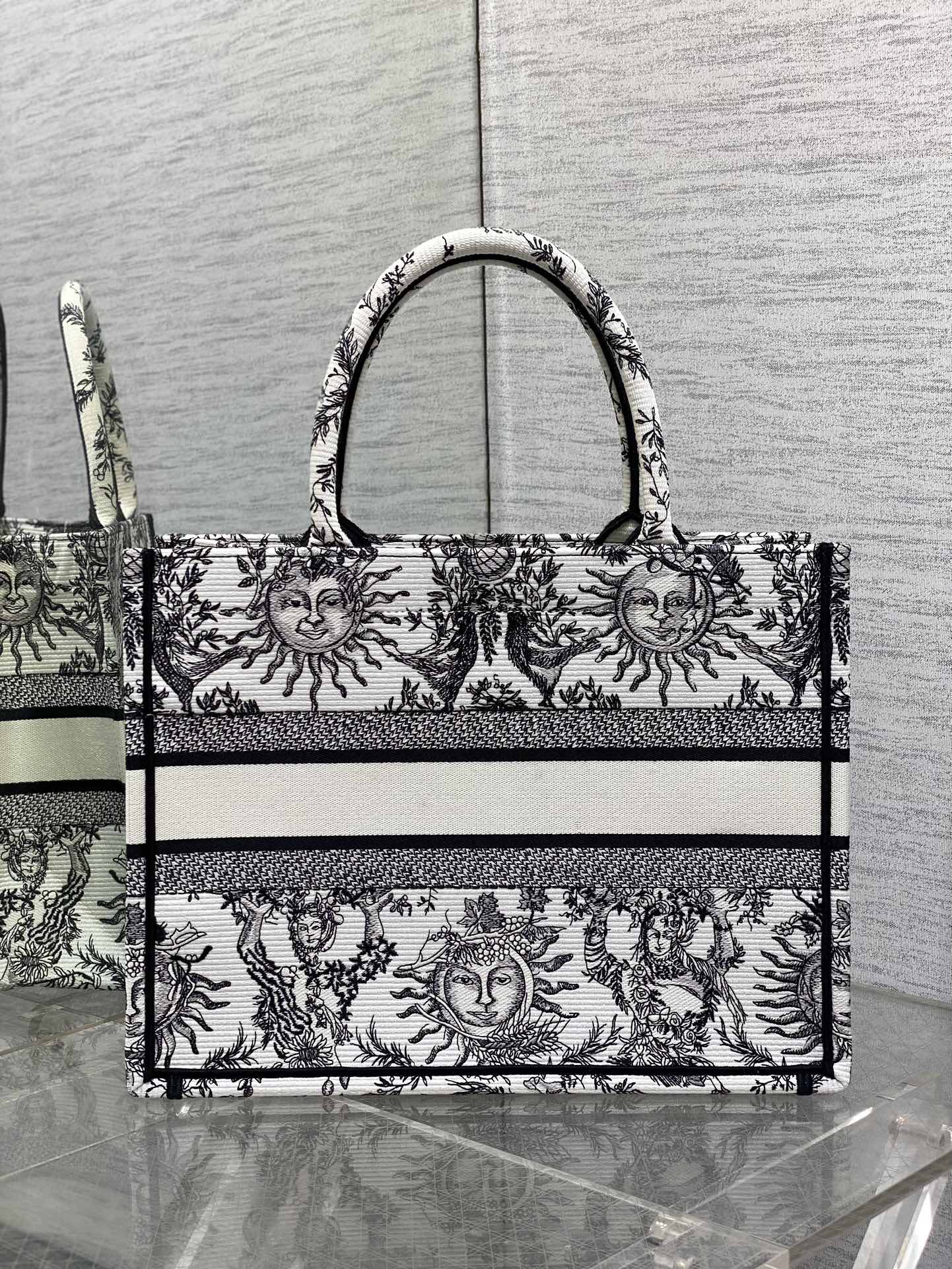 迪D家-2024春夏系列 Book Tote 太陽刺繡 黑白色 中號