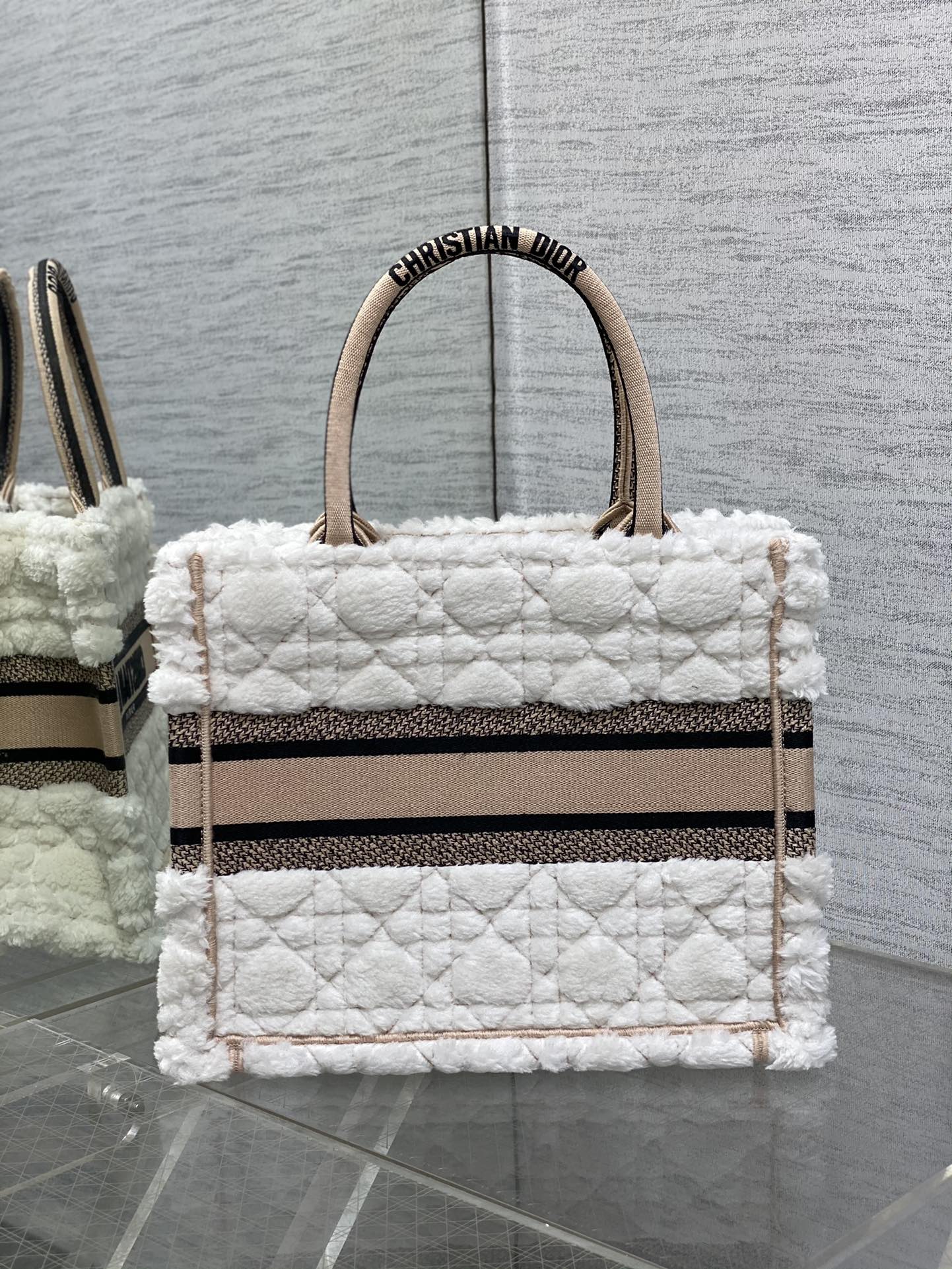 迪D家-Book Tote 2023秋冬毛毛系列 白杏色 小號