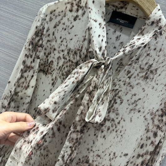 紀G家-2403 24春夏新品浪漫度假風格調雪豹紋印花絲質襯衫