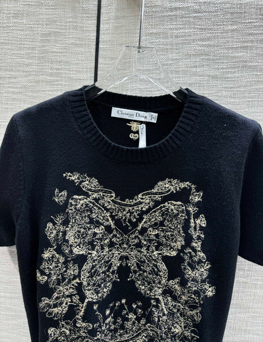 迪D家-2403 花花蝴蝶系列刺繡針織短袖 黑色