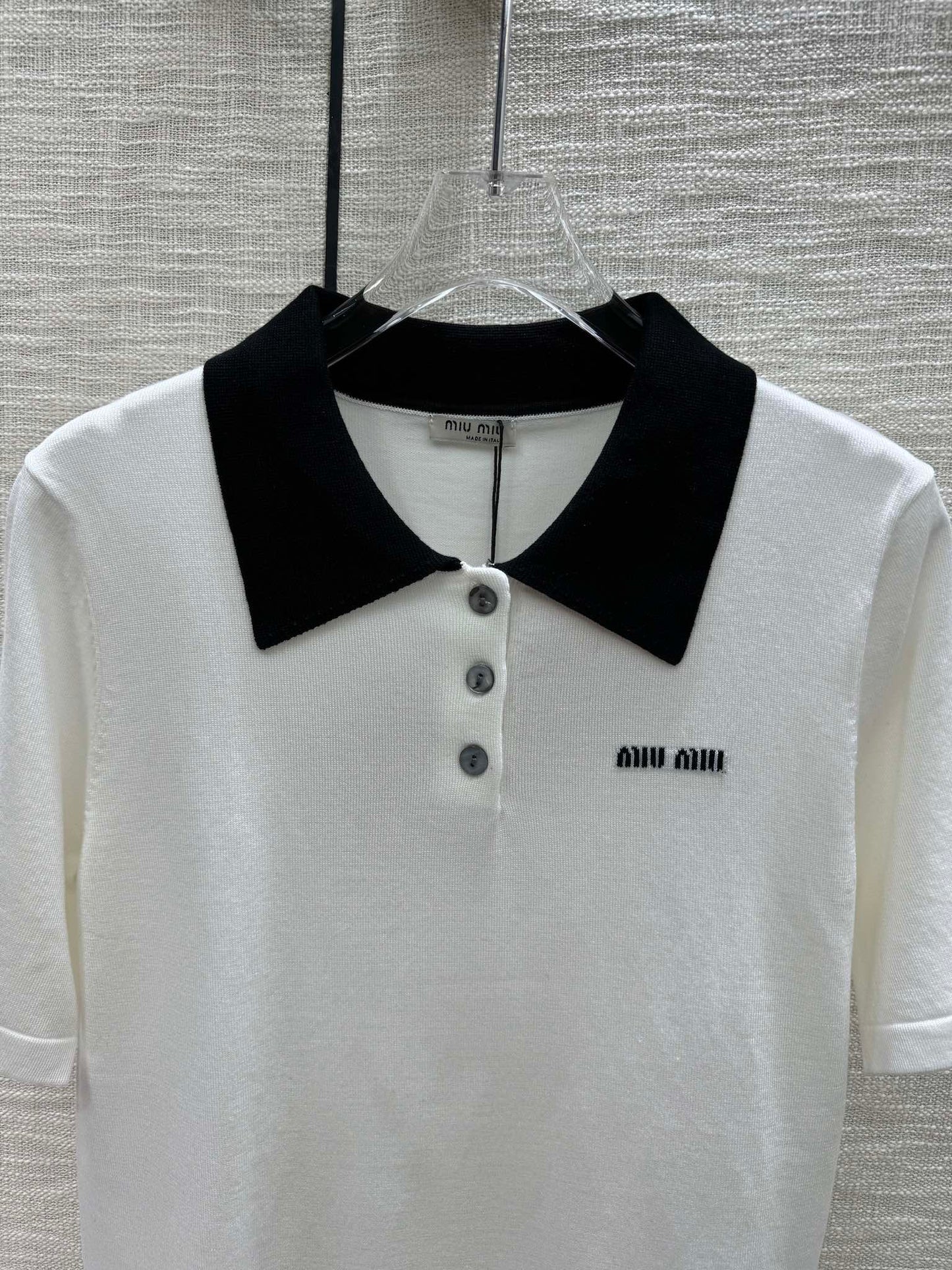 穆M家-2404 撞色字母polo領針織短袖 白色