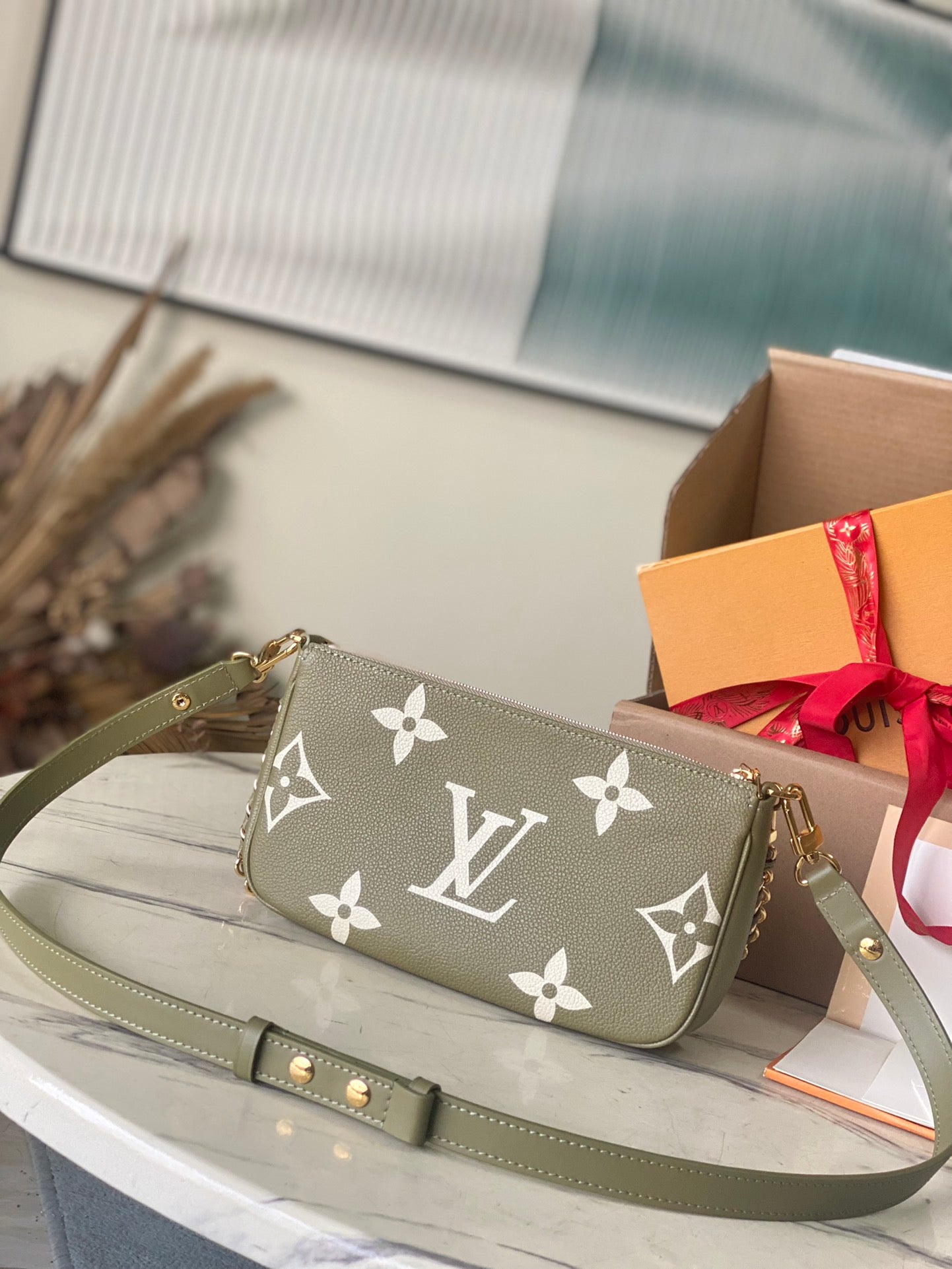 M22670 路L家-Multi Pochette Accessoires 肩背包/斜跨包 卡其綠色