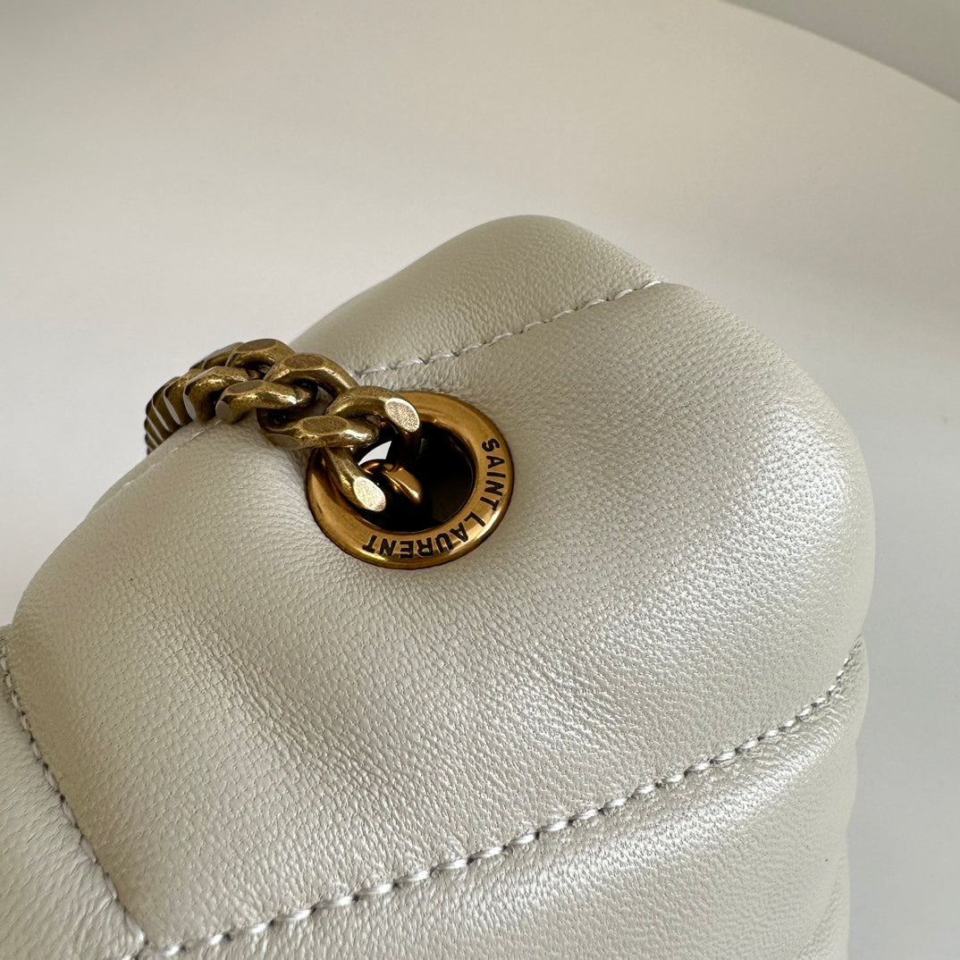 聖Y羅-Loulou Puffer 23cm 絎縫小羊皮雲朵包 奶白色