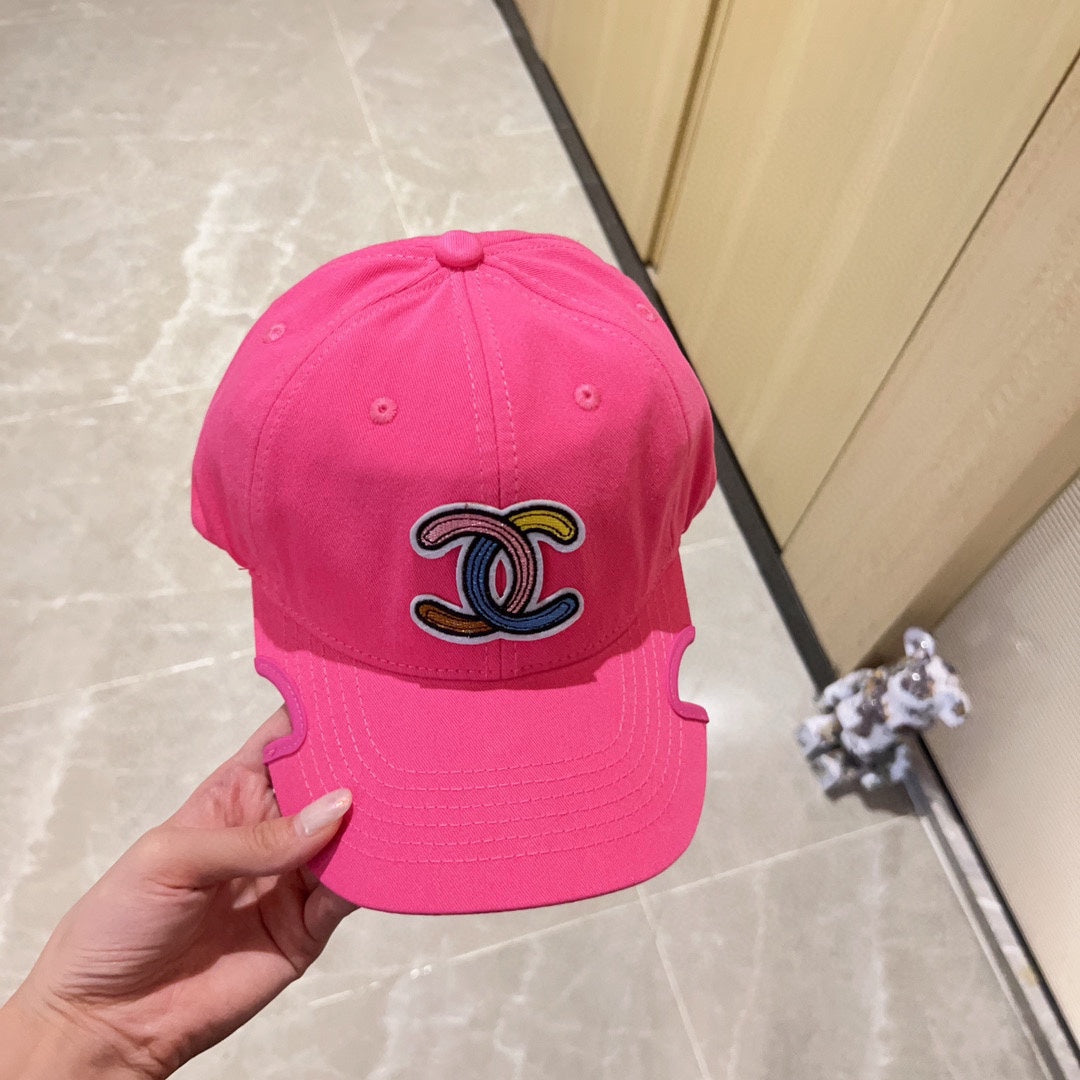 小香家-2023新款造型彩色Logo棒球帽 粉色