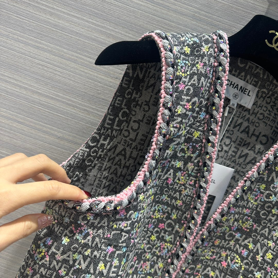 小香家-2403 春夏新品重工色織提花字母燙珠馬甲