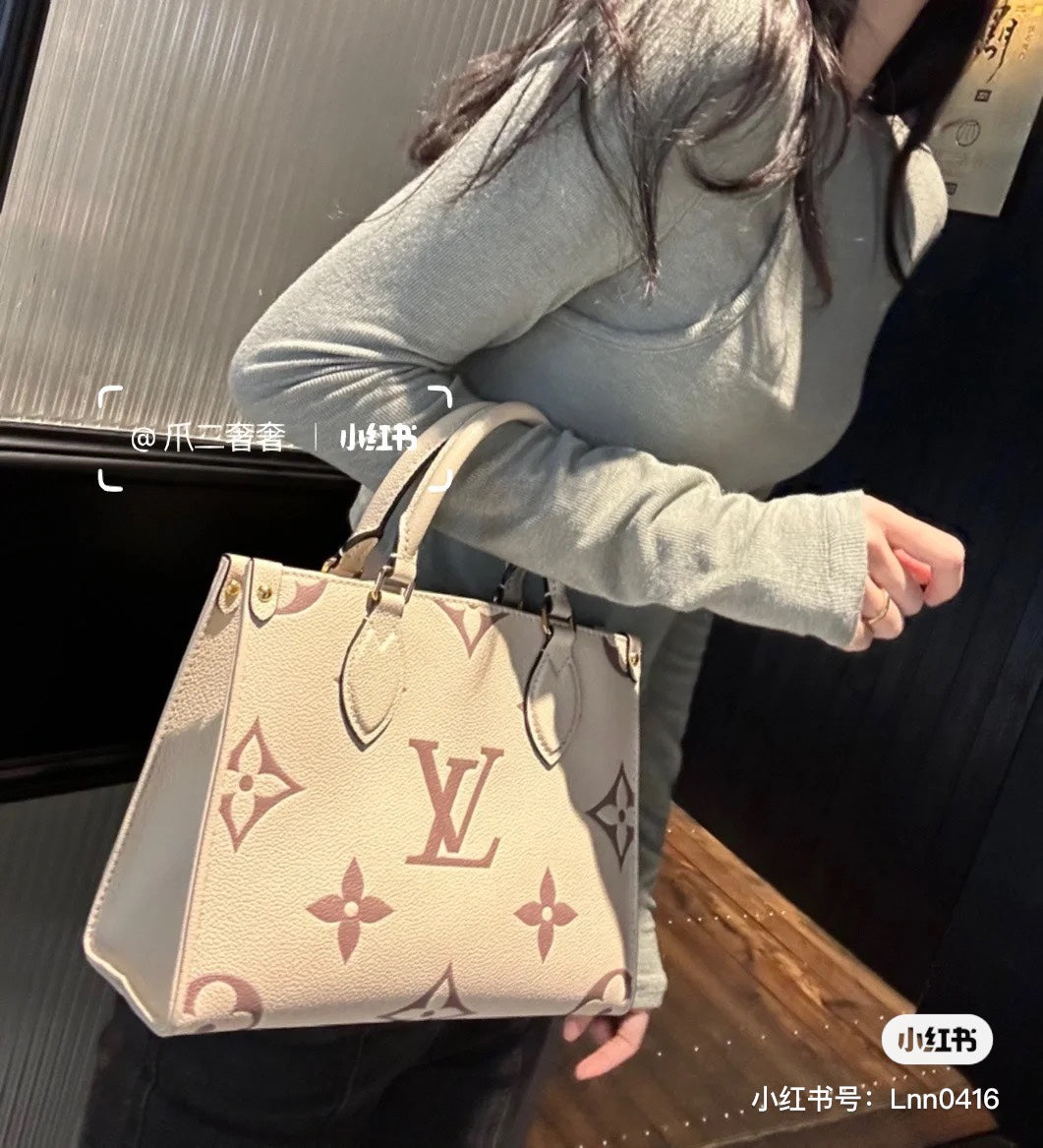 M46833 路L家-OnTheGo PM 托特購物包 白色