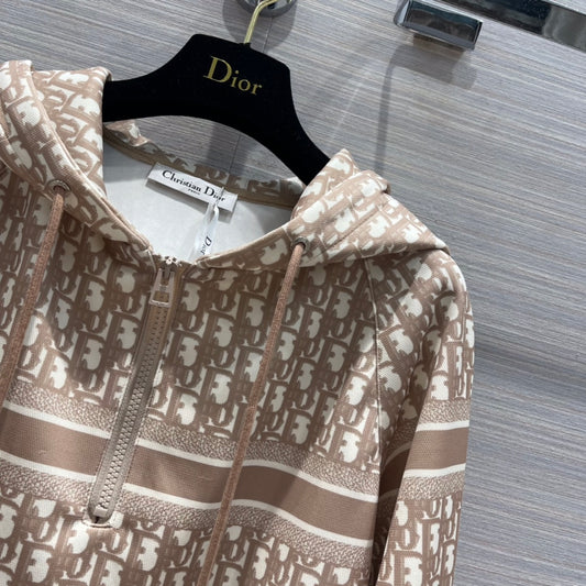 迪D家-2403 24早春新品滿幅字母老花運動風套裝 棕色