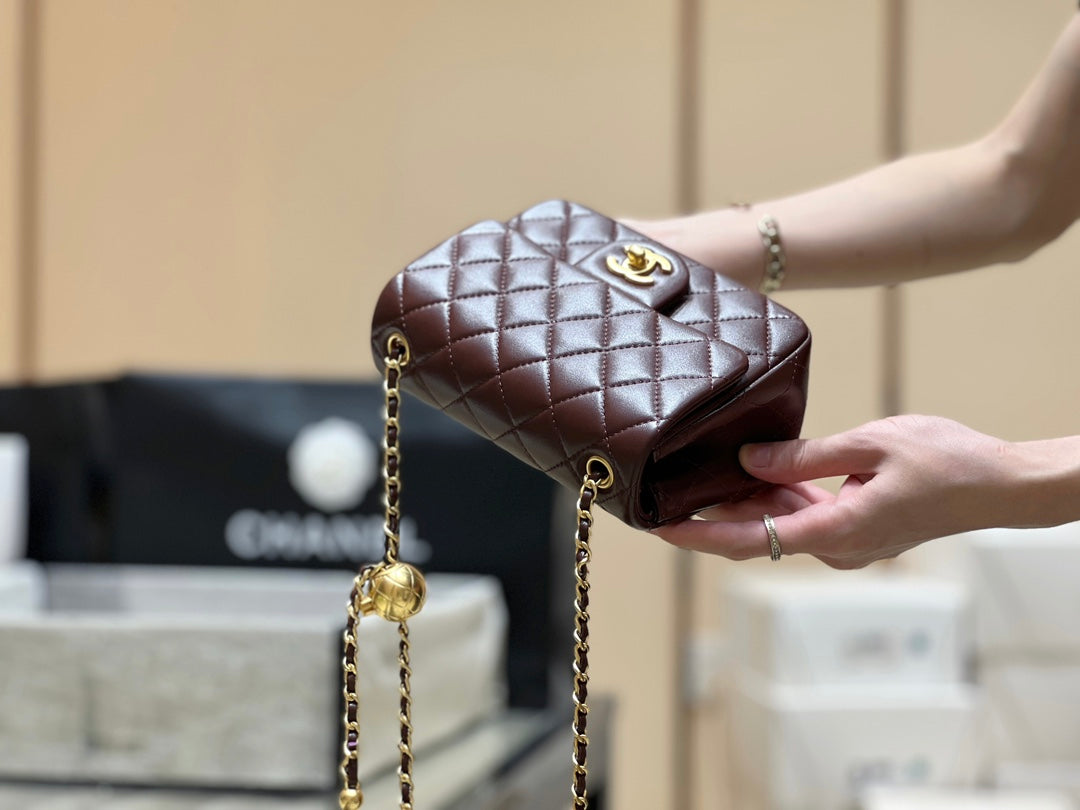 小香家-金標誌小金球方形口蓋包 棕色