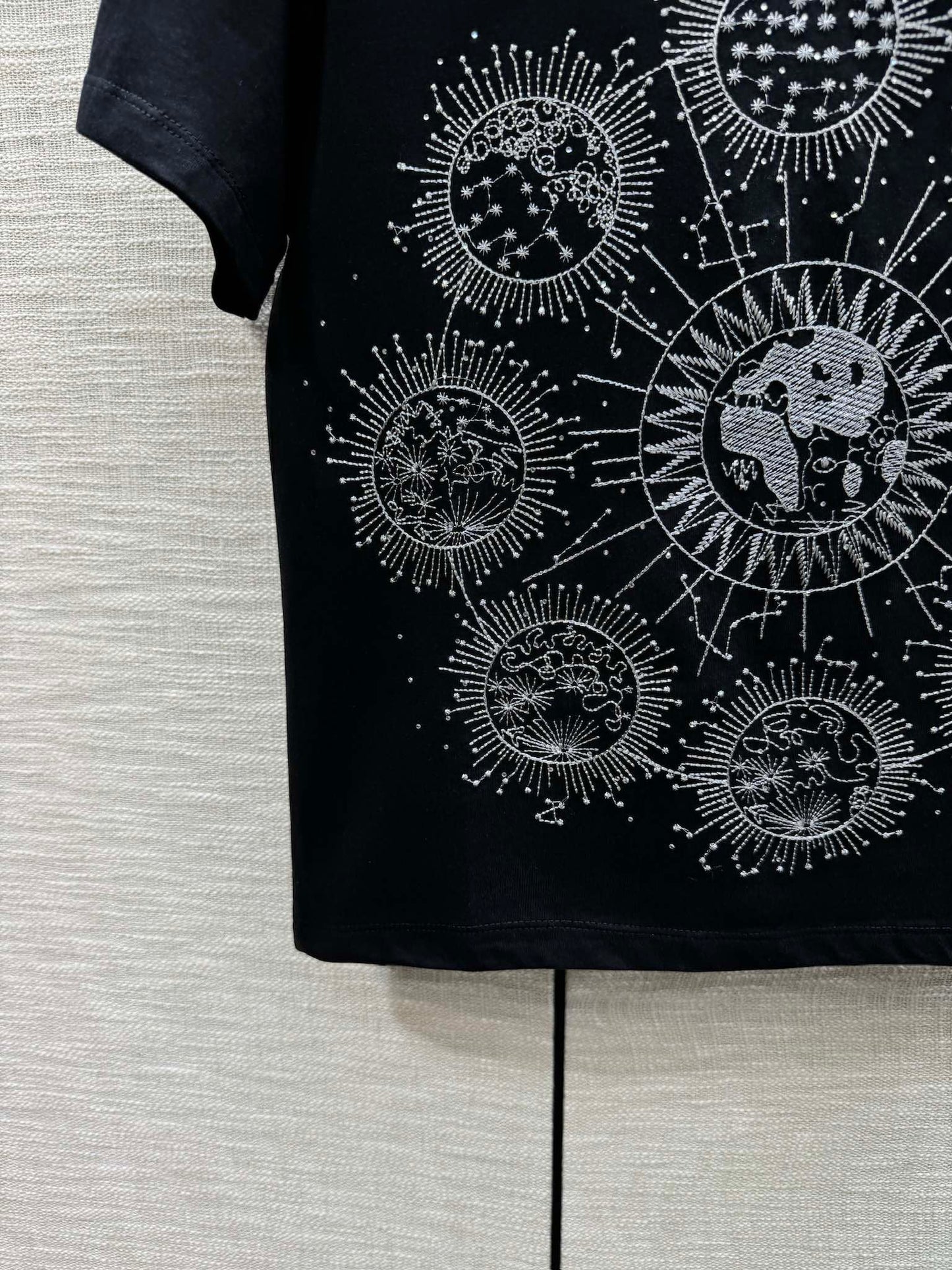 迪D家-2403 24早春最新撞色刺繡高訂百搭TEE 黑色