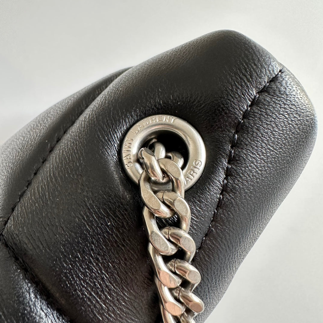 聖Y羅-Loulou Puffer 23cm 絎縫小羊皮雲朵包 黑色銀扣
