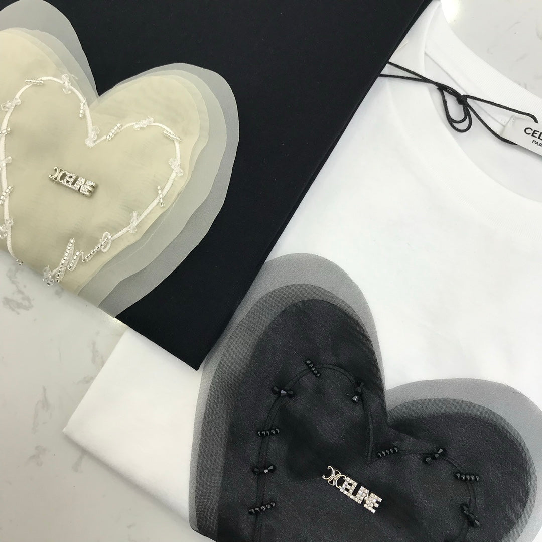 賽C家-2404 紗布愛心手珠釘鑽logo圓領短袖T 兩色